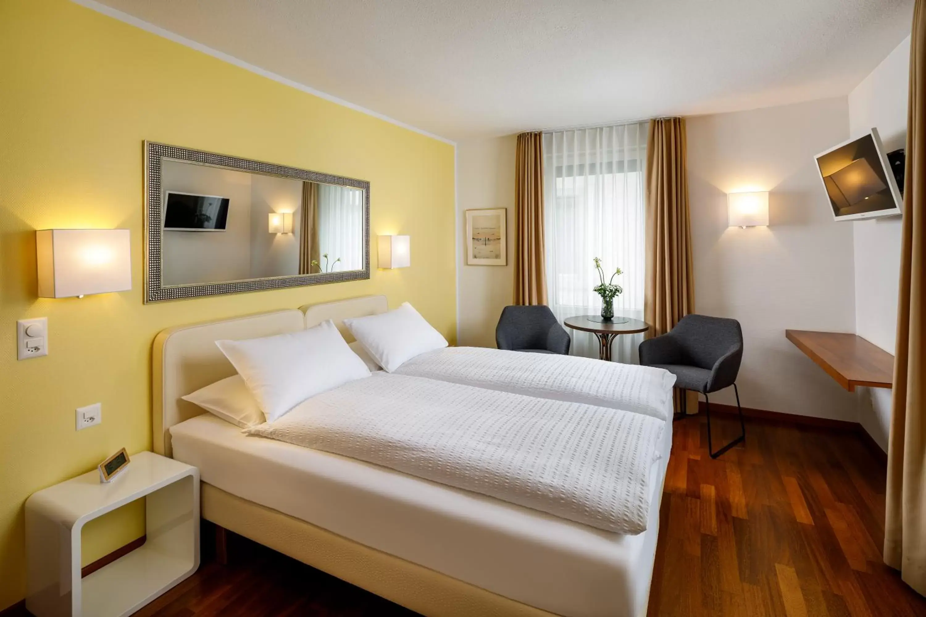 Photo of the whole room, Bed in Aparthotel Familie Hugenschmidt