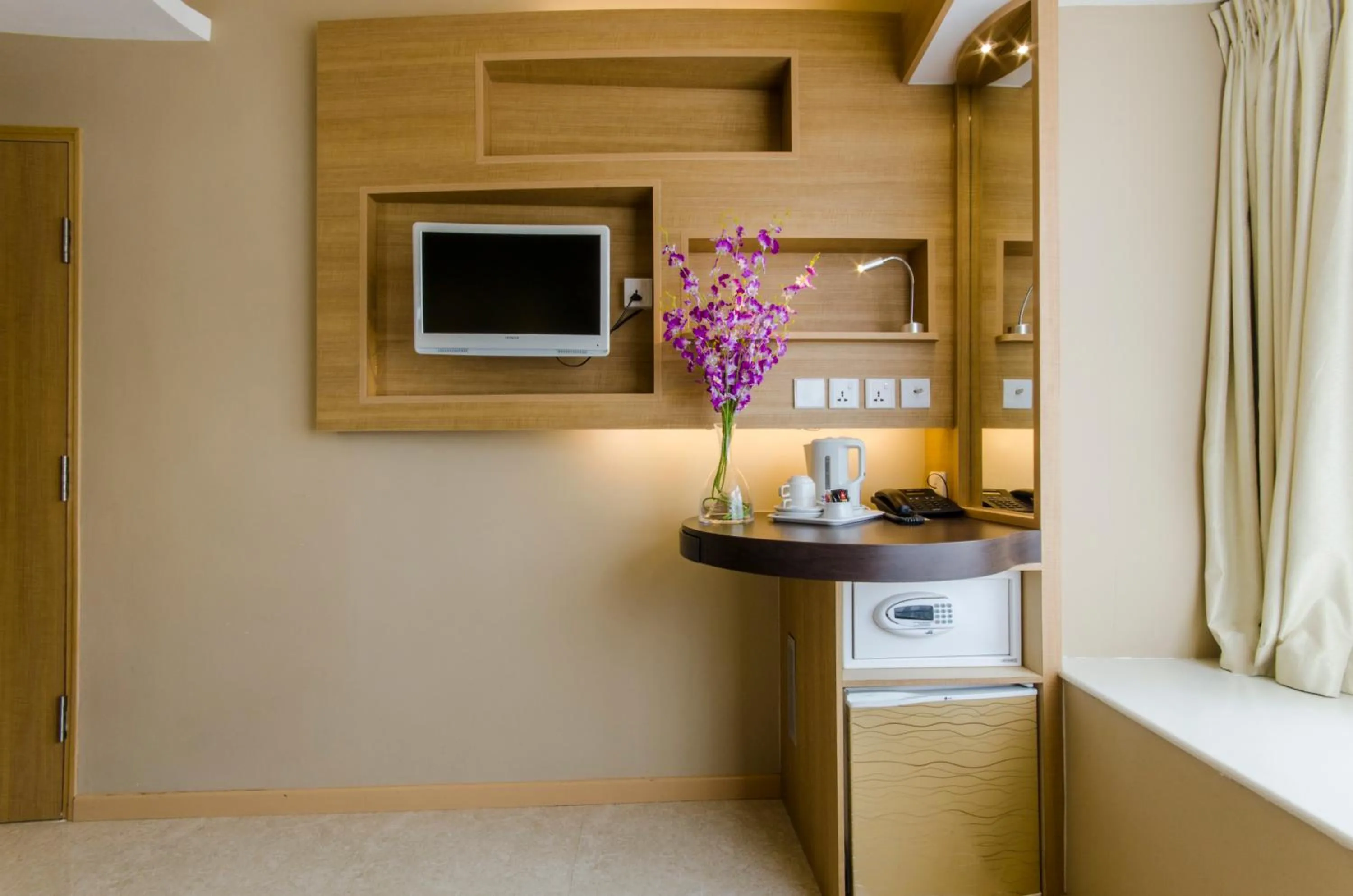 Coffee/tea facilities, TV/Entertainment Center in Robertson Quay Hotel