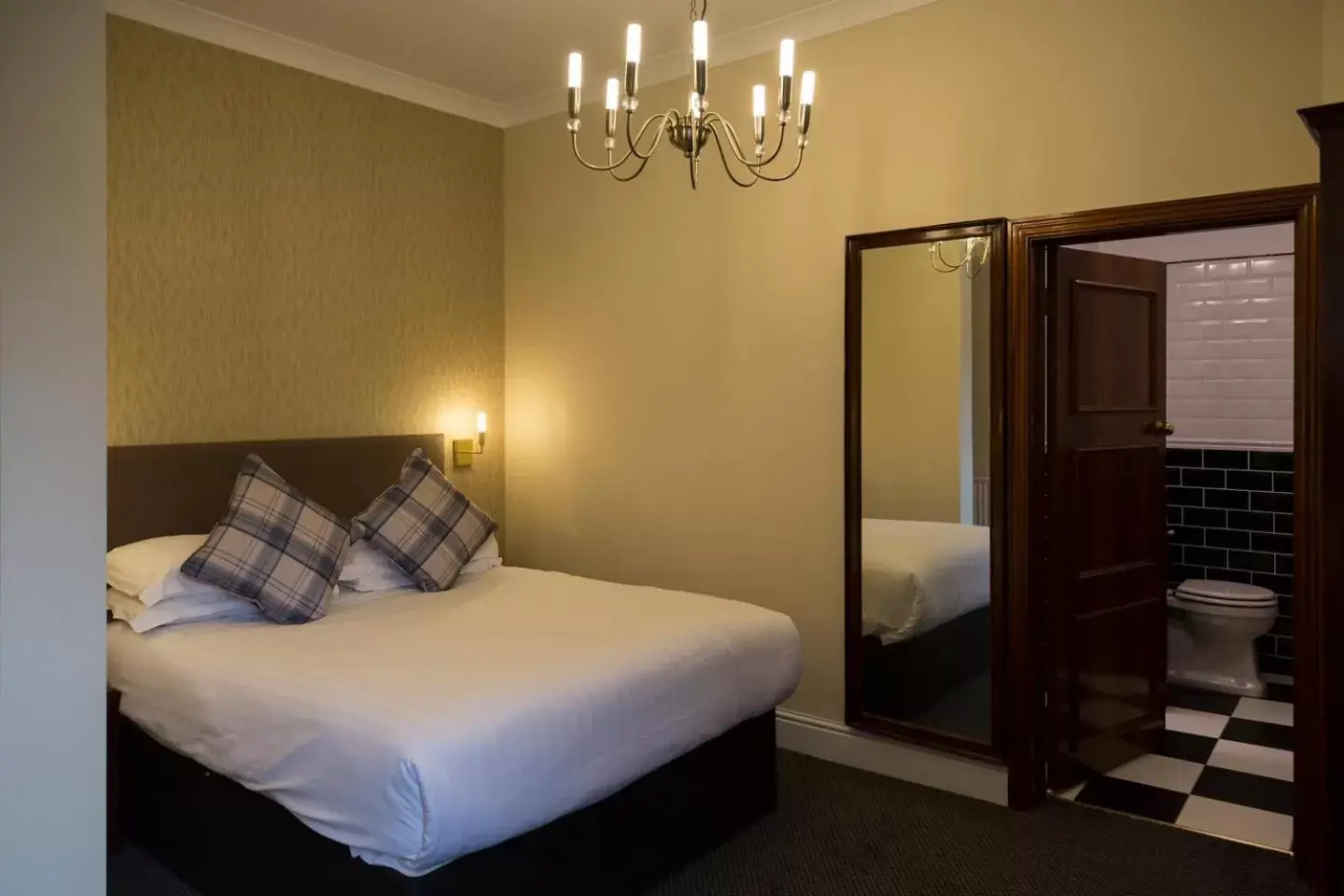 Photo of the whole room, Bed in Best Western Plough and Harrow Hotel