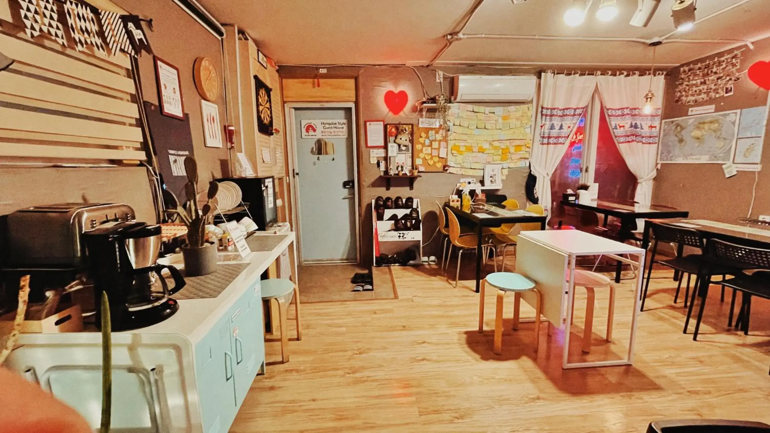 Living room, Restaurant/Places to Eat in Hongdae Style Guesthouse