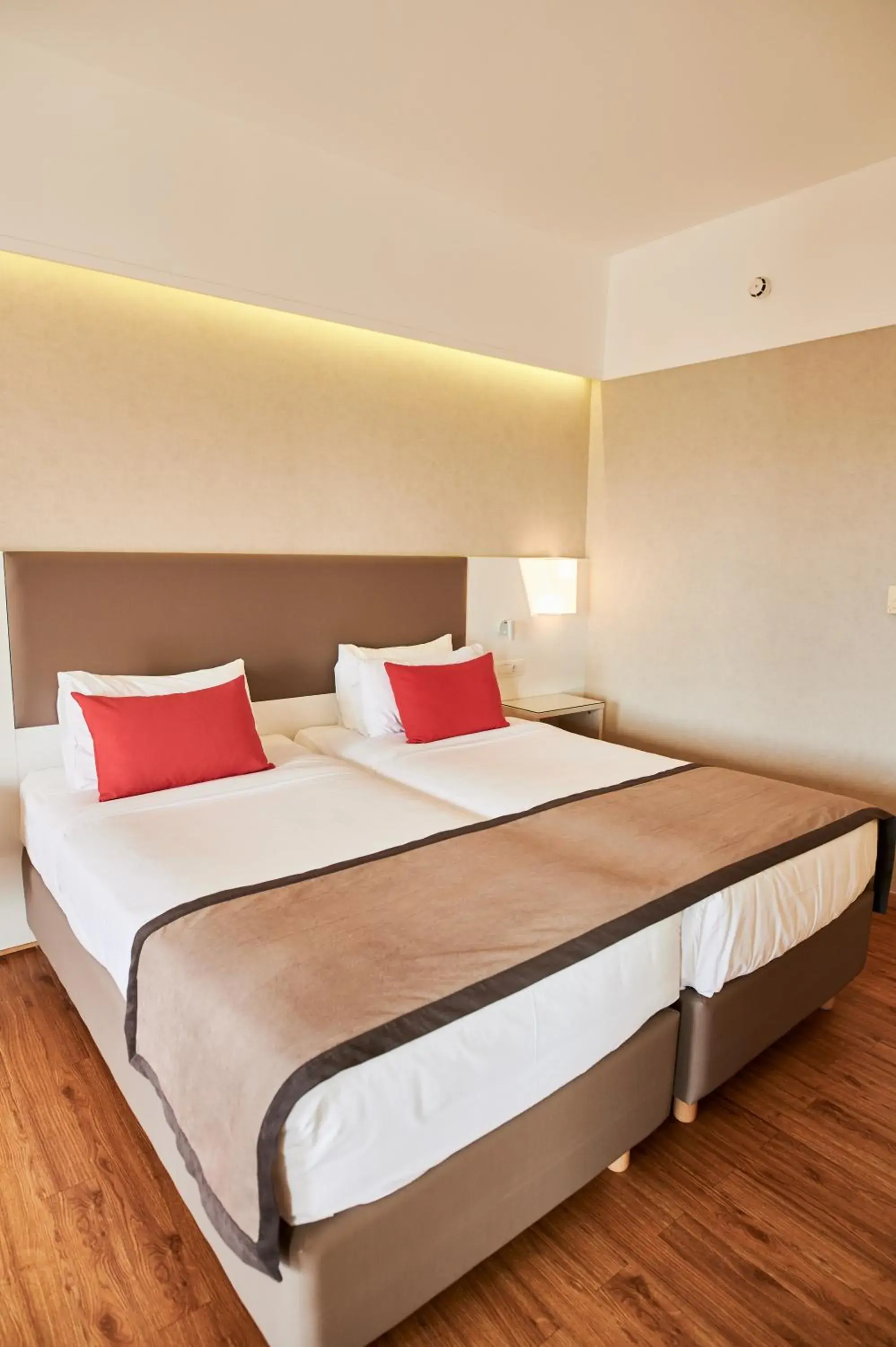 Bed in Ramada Plaza Thraki