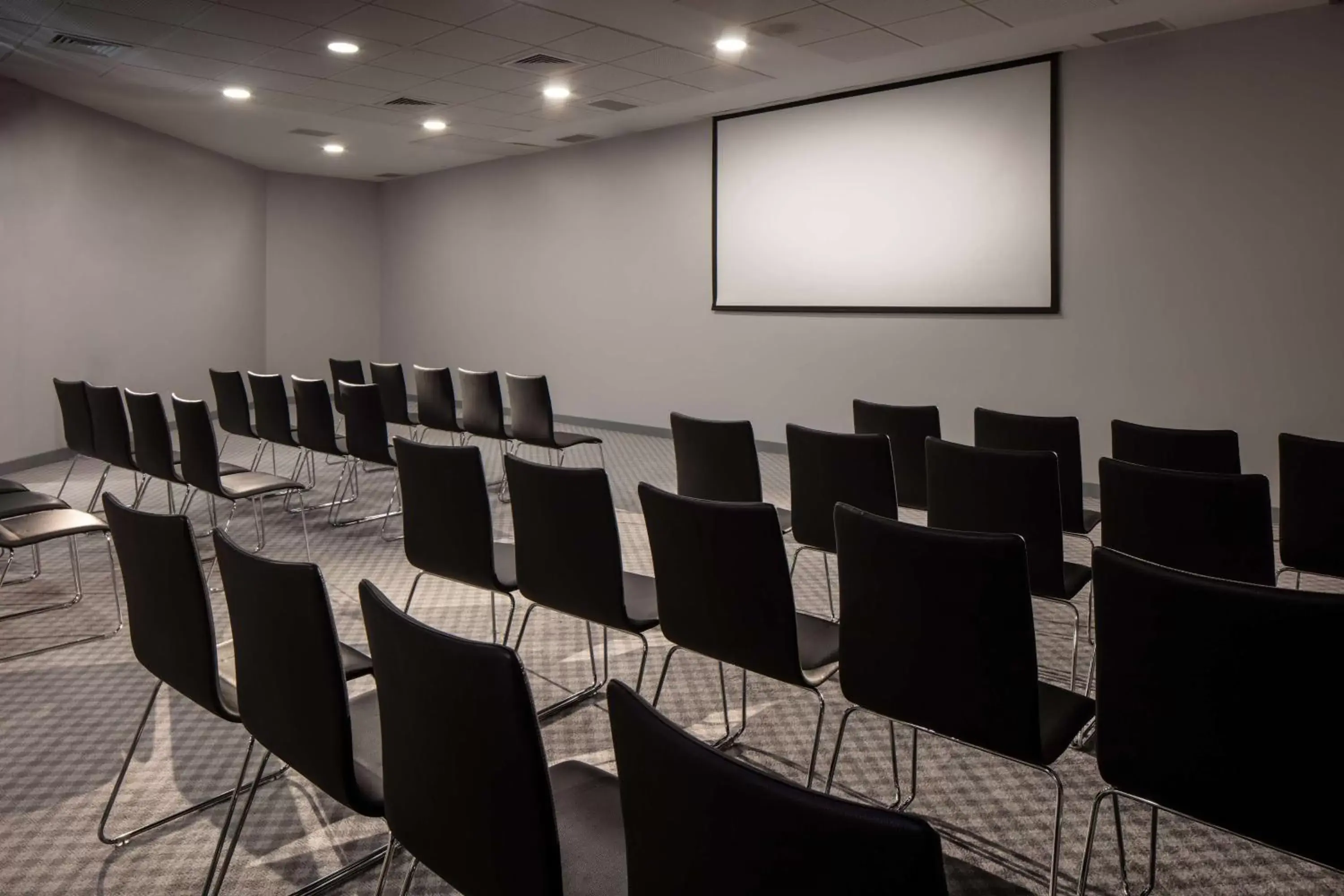 Meeting/conference room in Tivoli Oriente Lisboa Hotel