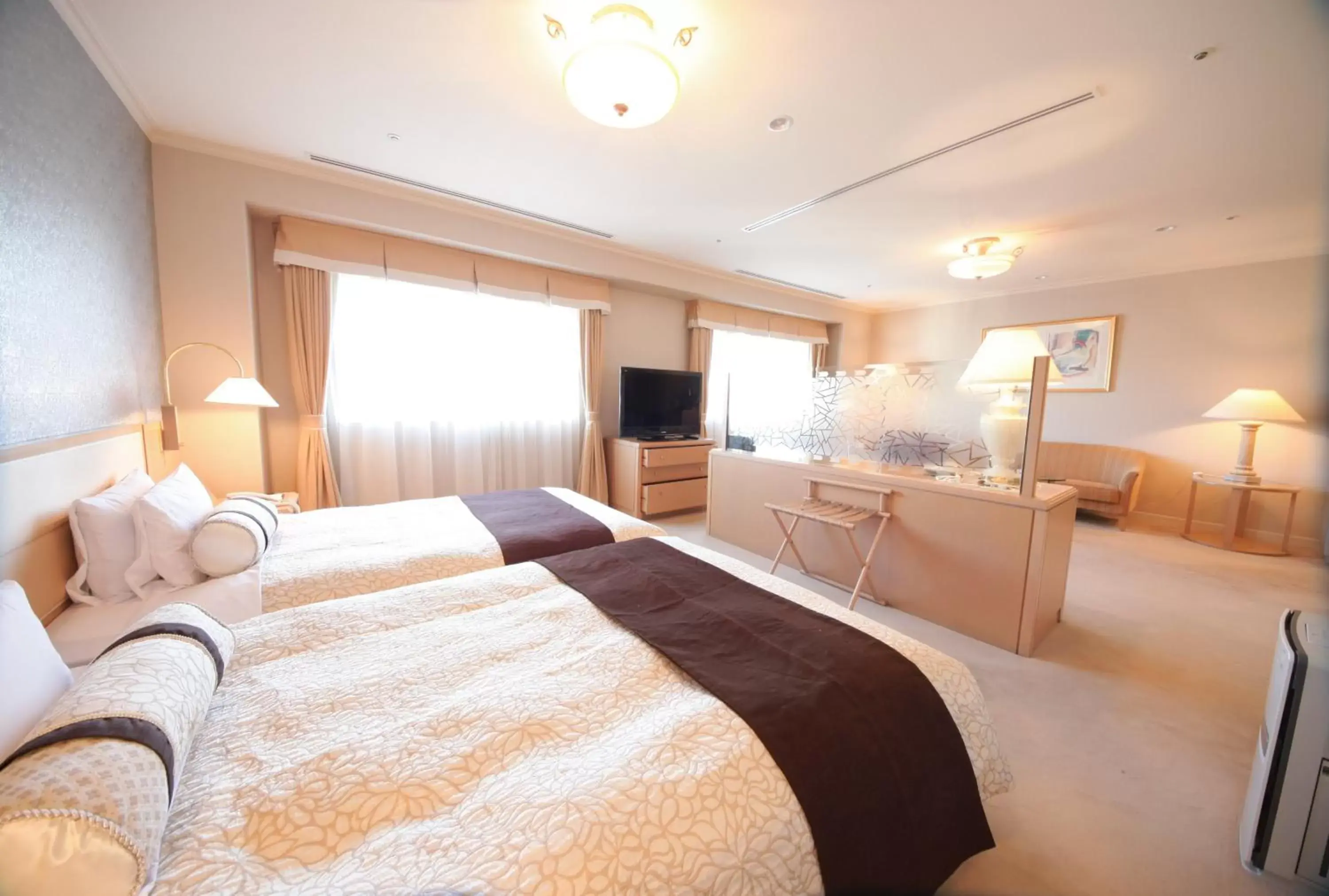 Photo of the whole room, Bed in Numazu River Side Hotel