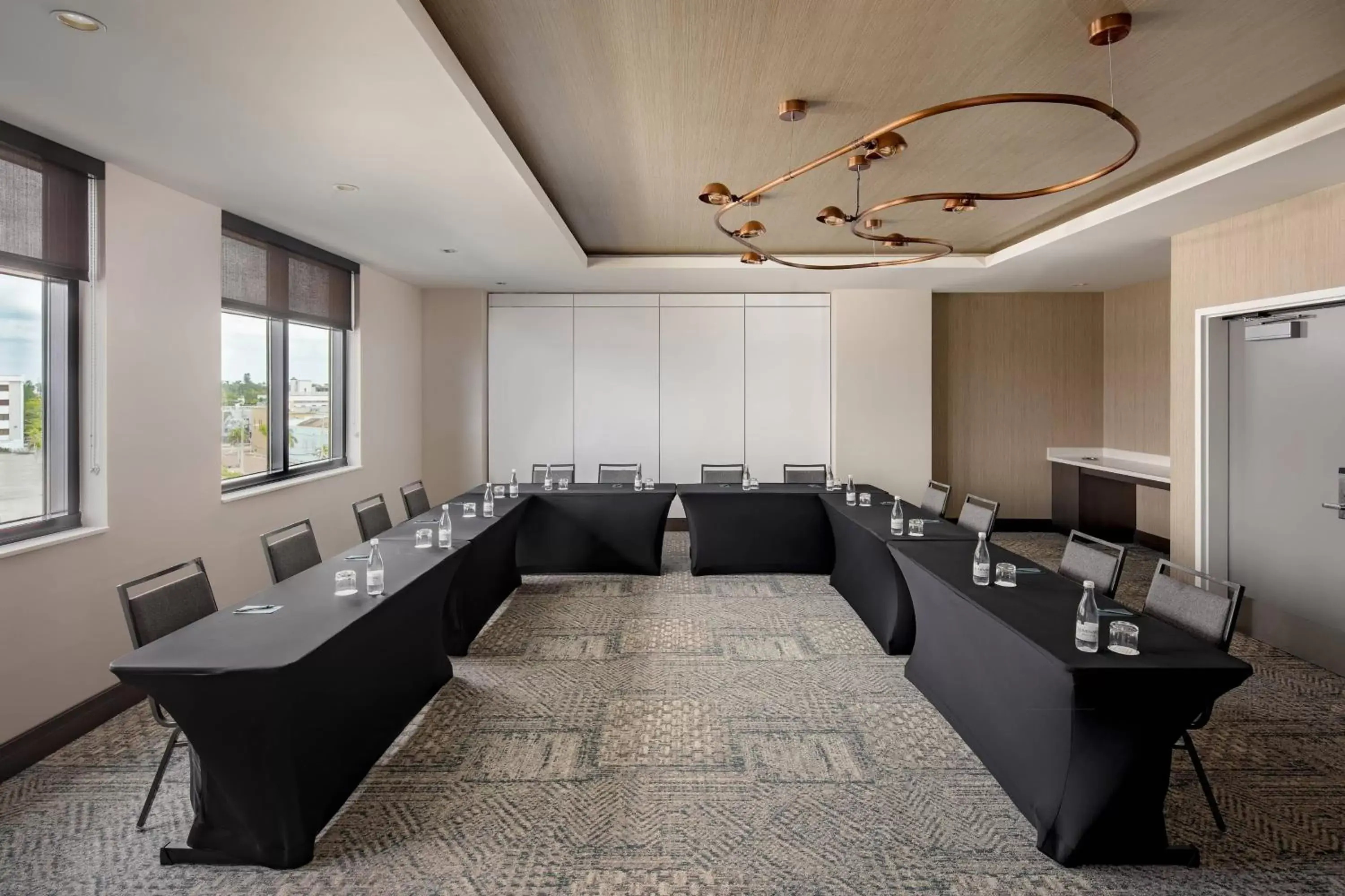 Meeting/conference room in Luminary Hotel & Co., Autograph Collection
