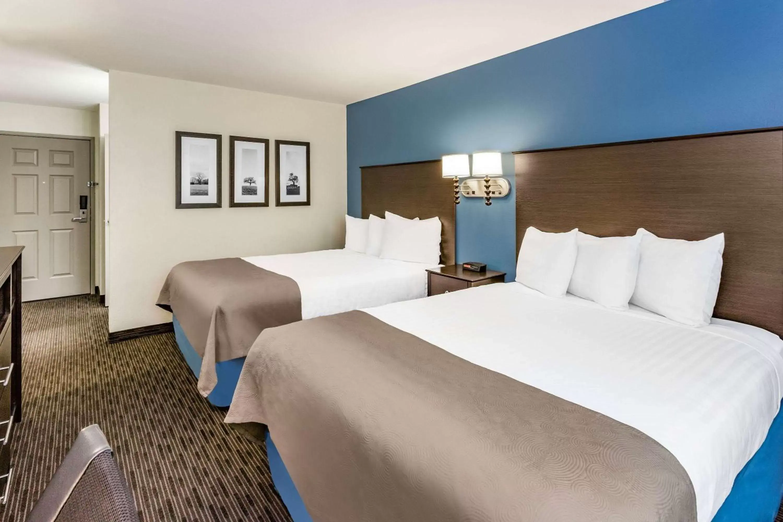 Photo of the whole room, Bed in AmericInn by Wyndham Burnsville