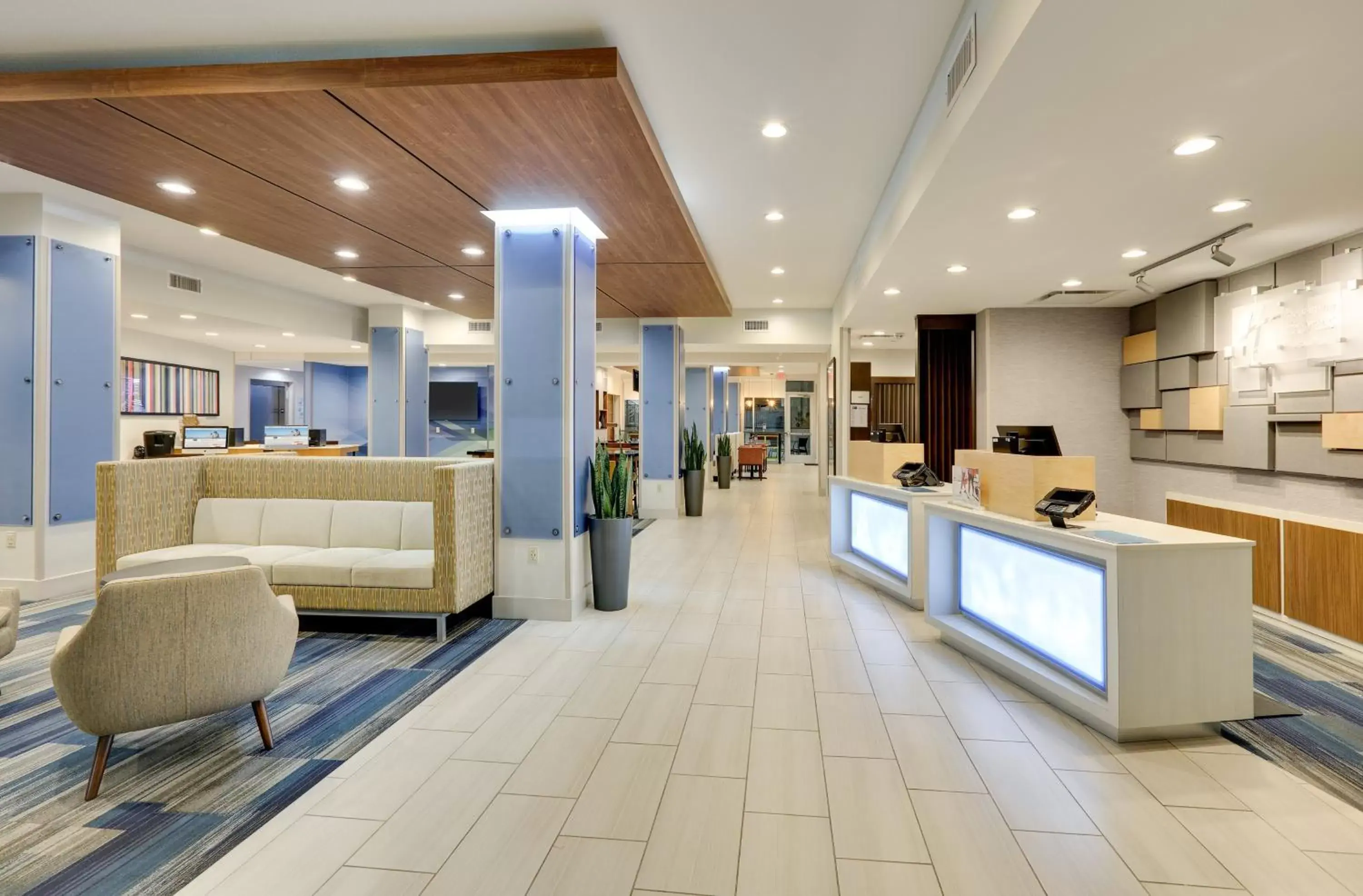 Property building, Lobby/Reception in Holiday Inn Express & Suites - Farmers Branch, an IHG Hotel