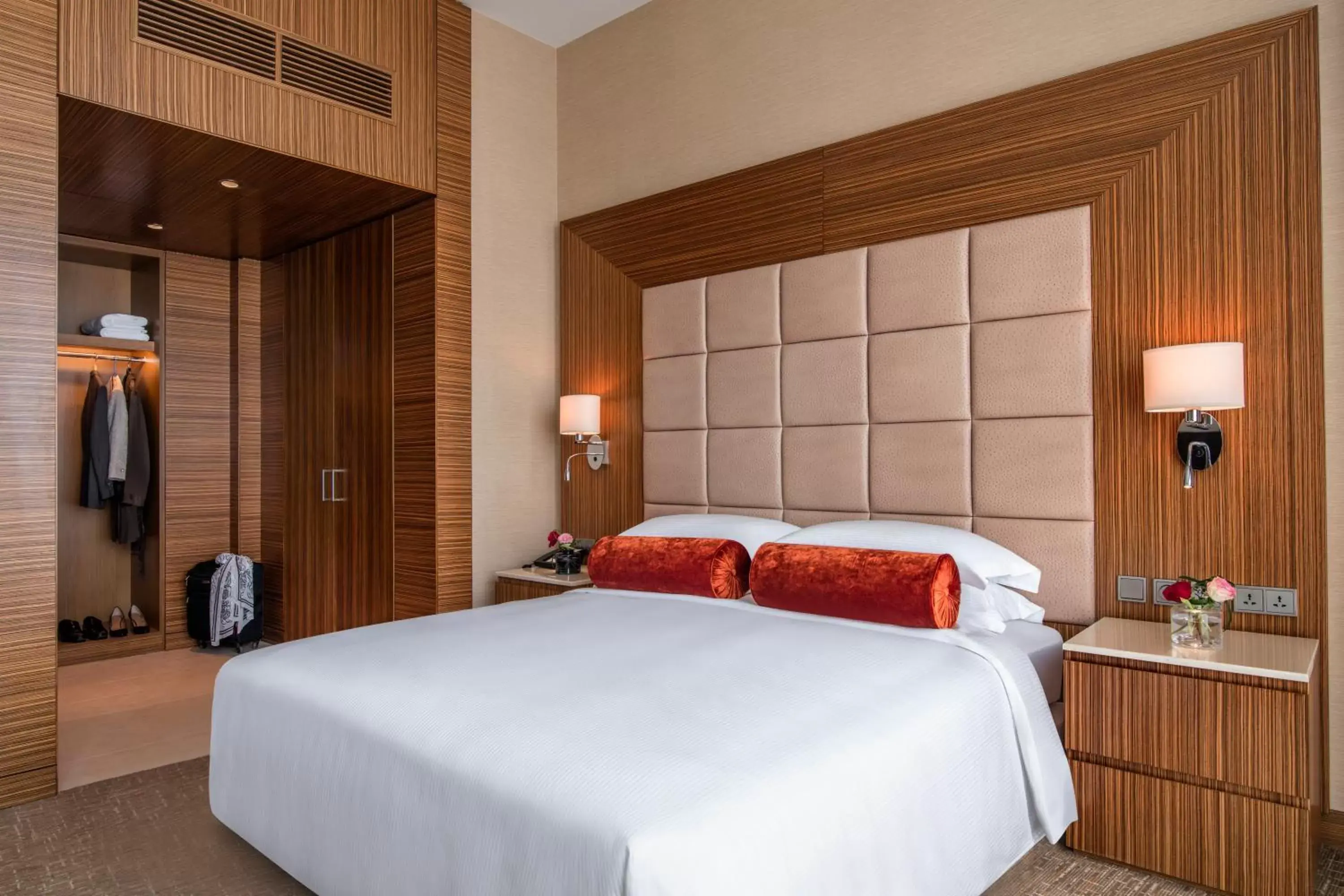 Bedroom, Bed in City Centre Rotana Doha