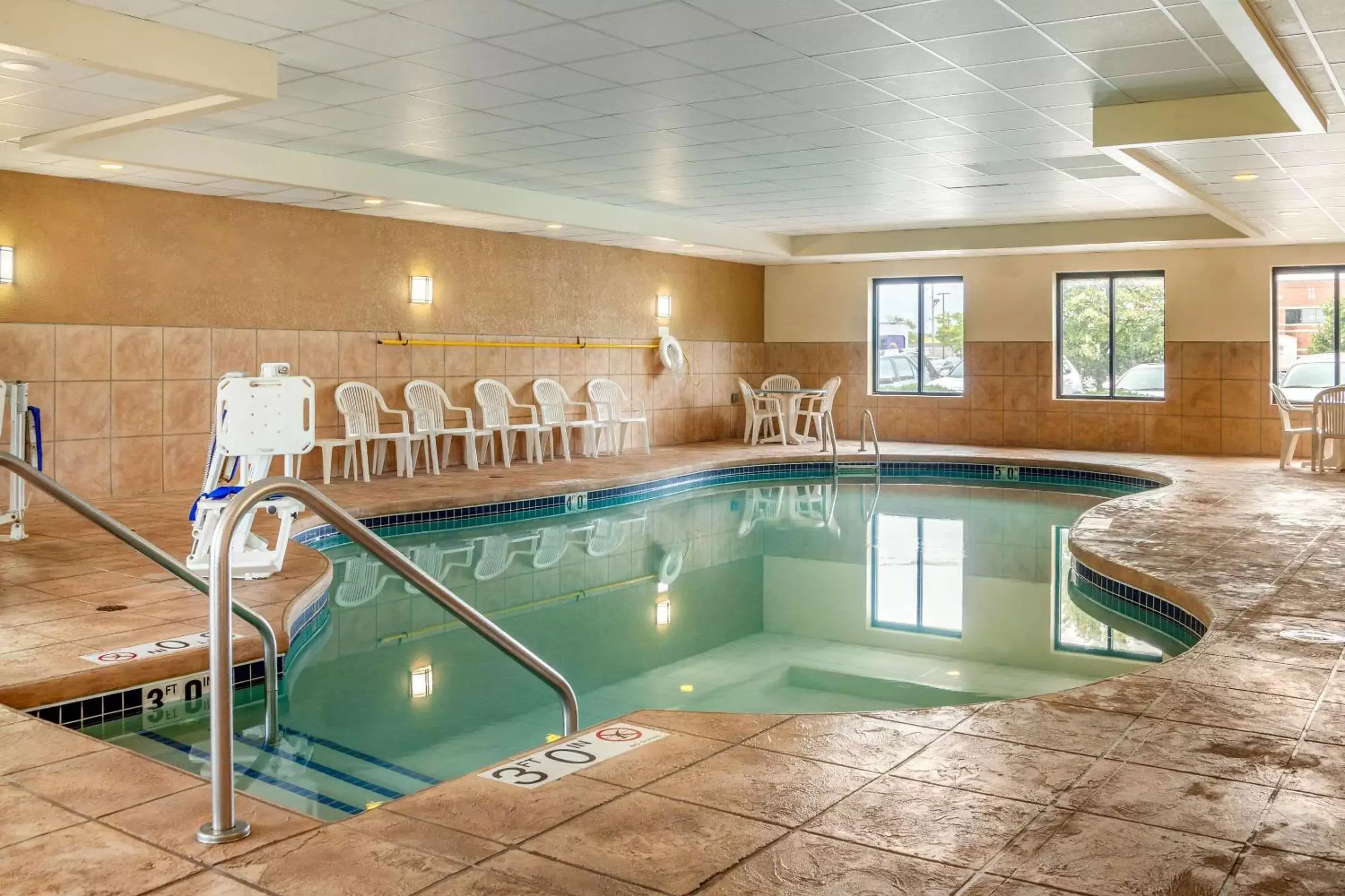 On site, Swimming Pool in Sleep Inn & Suites Airport Milwaukee