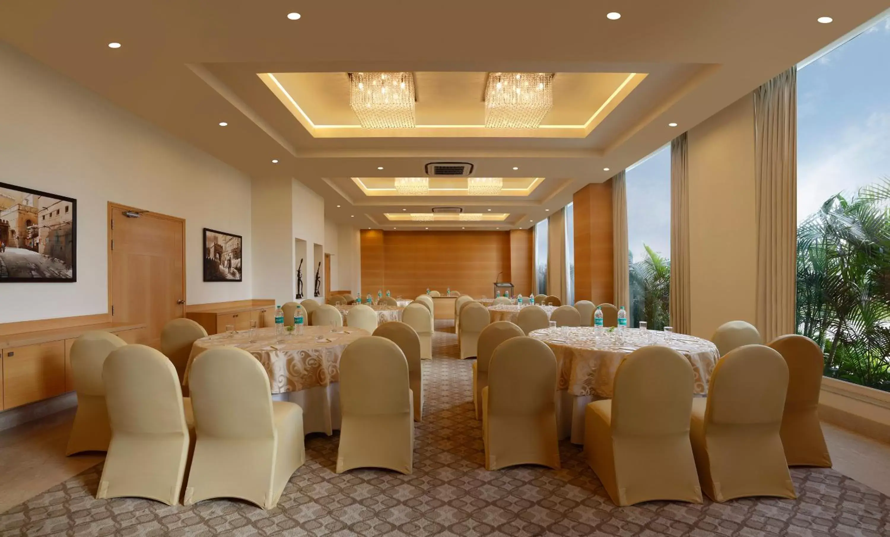 Banquet/Function facilities in Lemon Tree Hotel, Gachibowli, Hyderabad