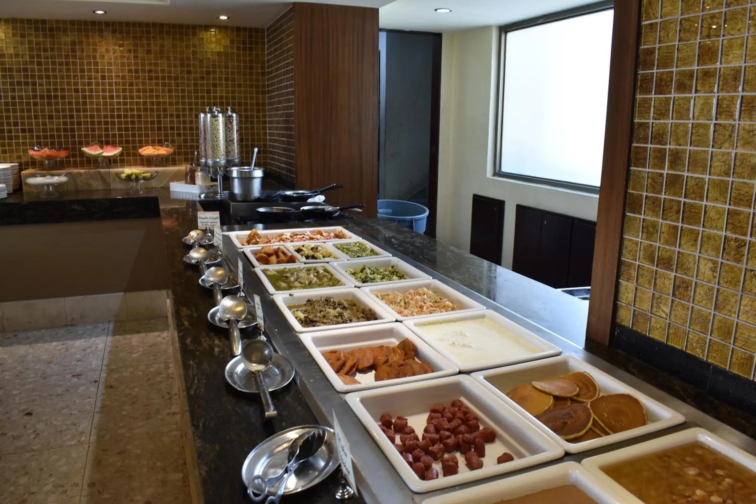 Buffet breakfast in Hotel San Luis Lindavista