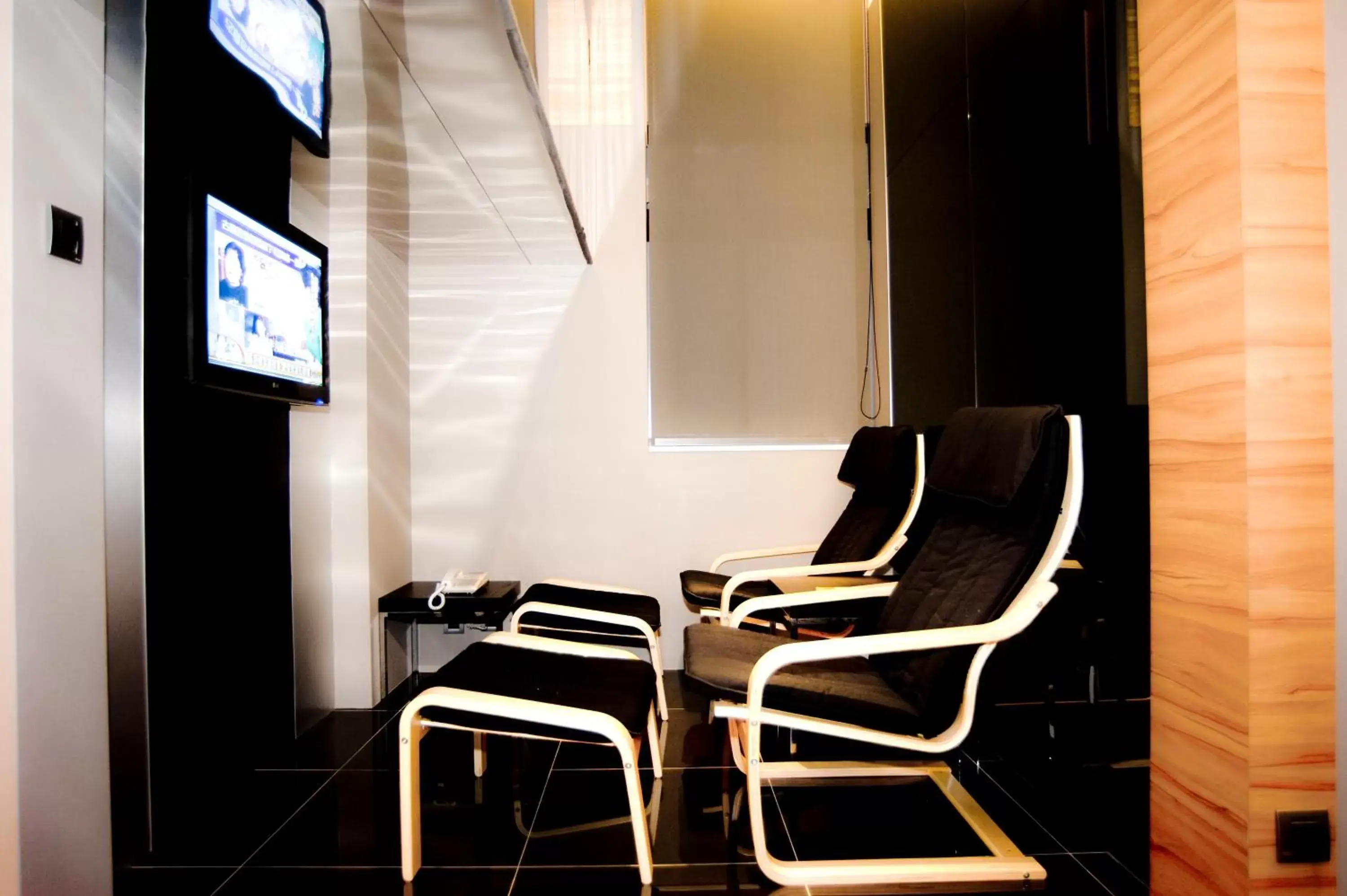Communal lounge/ TV room in Saual Keh Hotel