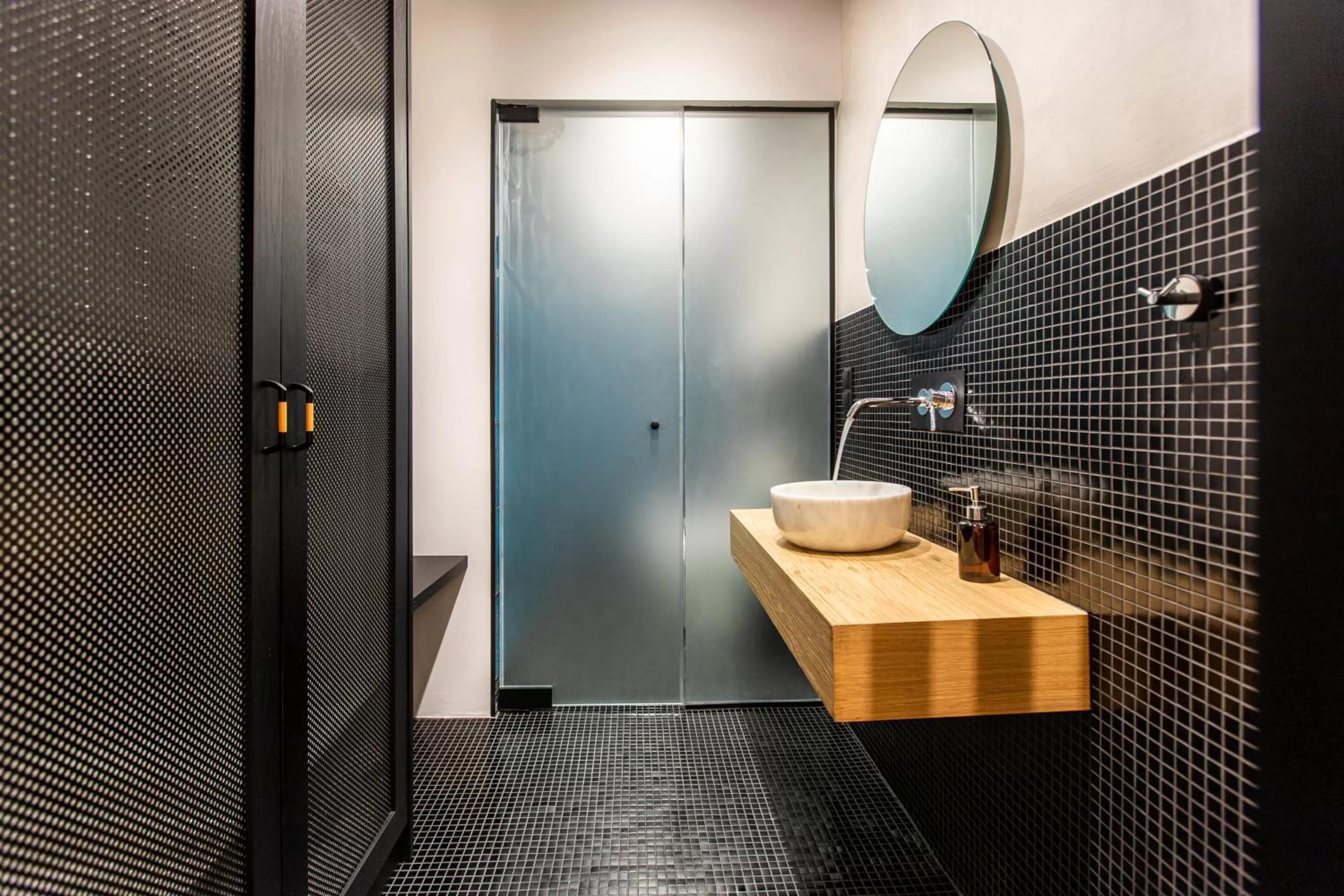 Shower in PAREA Athens