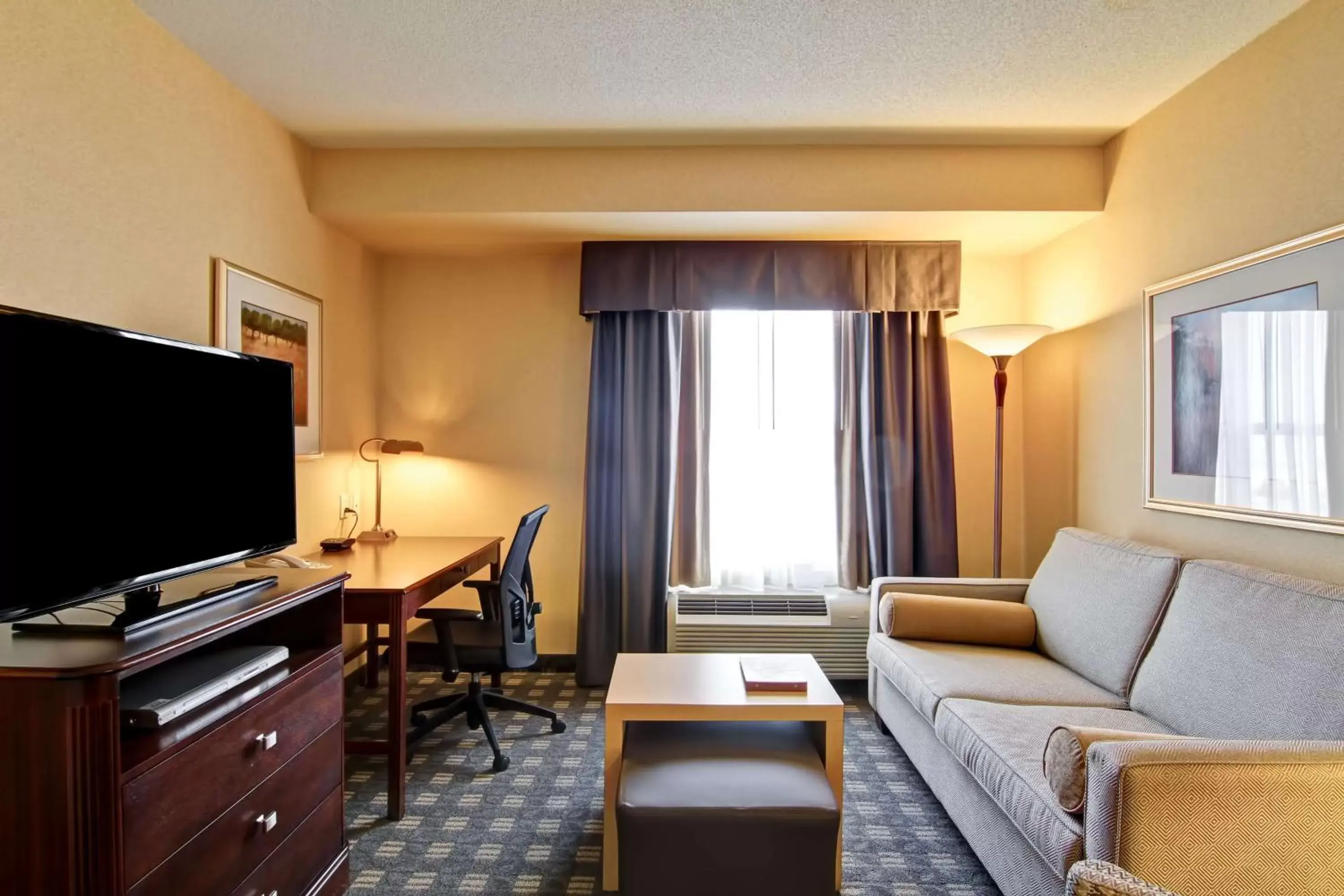 Bedroom, Seating Area in Homewood Suites by Hilton Toronto-Mississauga