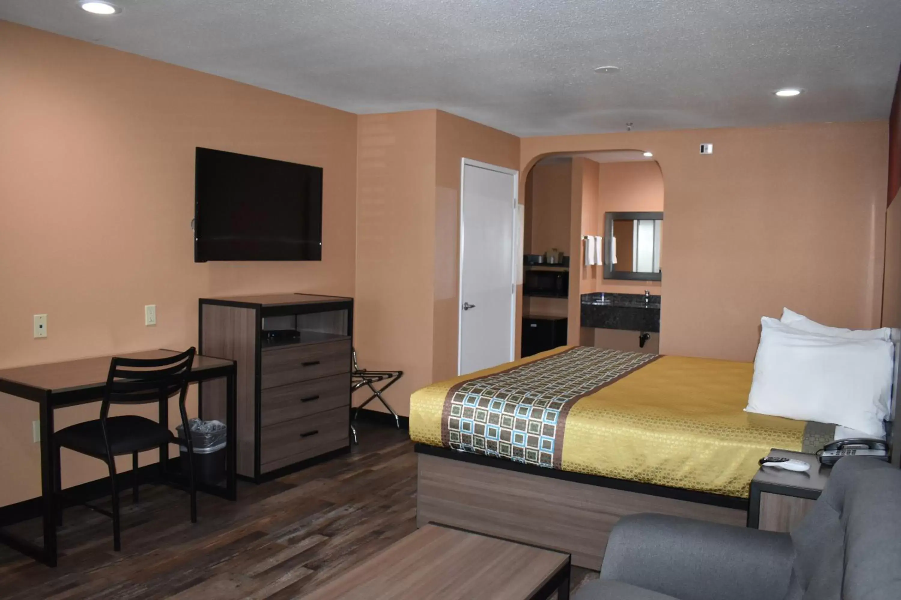 Bedroom, Bed in Americas Best Value Inn Manteca Bedroom, Bed in Americas Best Value Inn Manteca