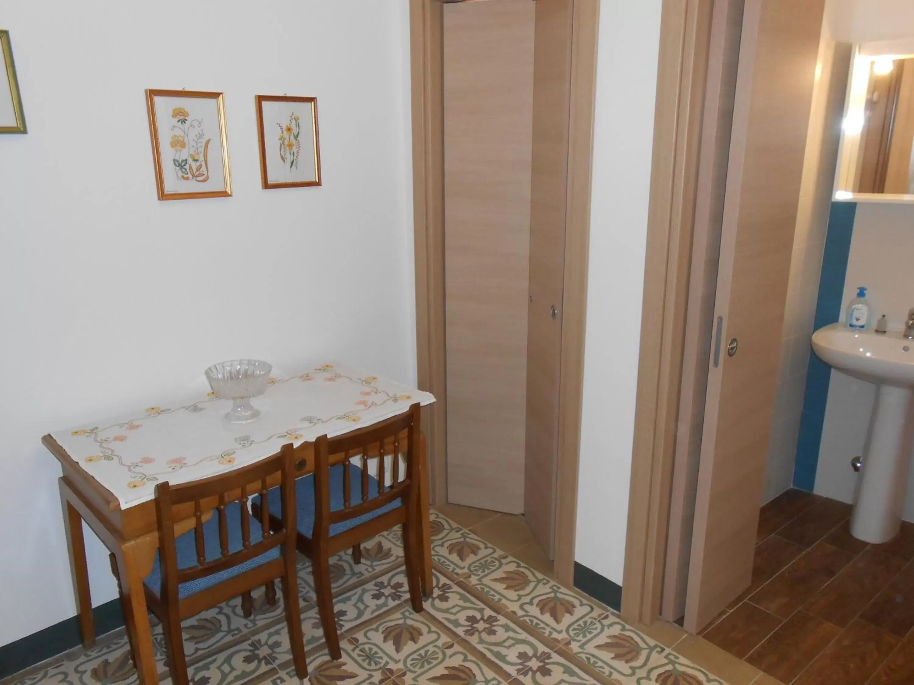 Photo of the whole room, Dining Area in B&B a Casa della Nonna Uccia