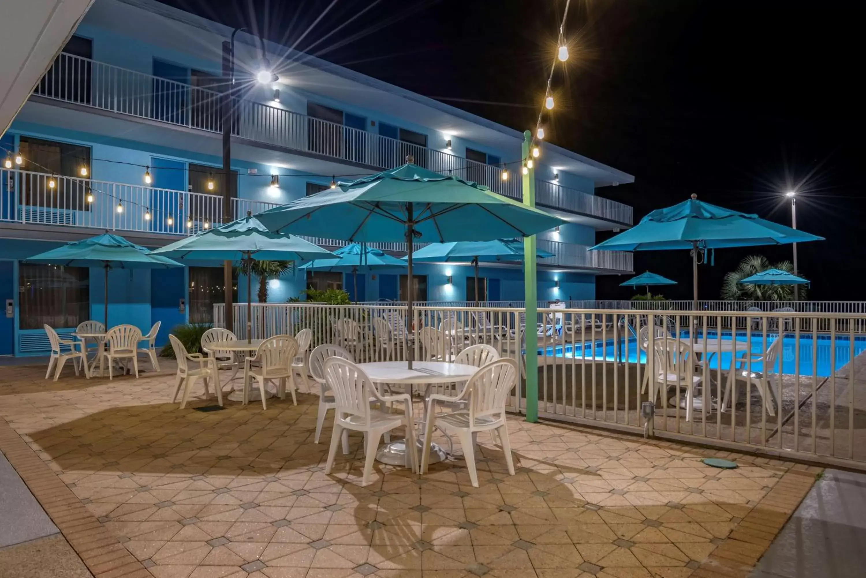 Patio, Swimming Pool in Best Western Navarre Waterfront