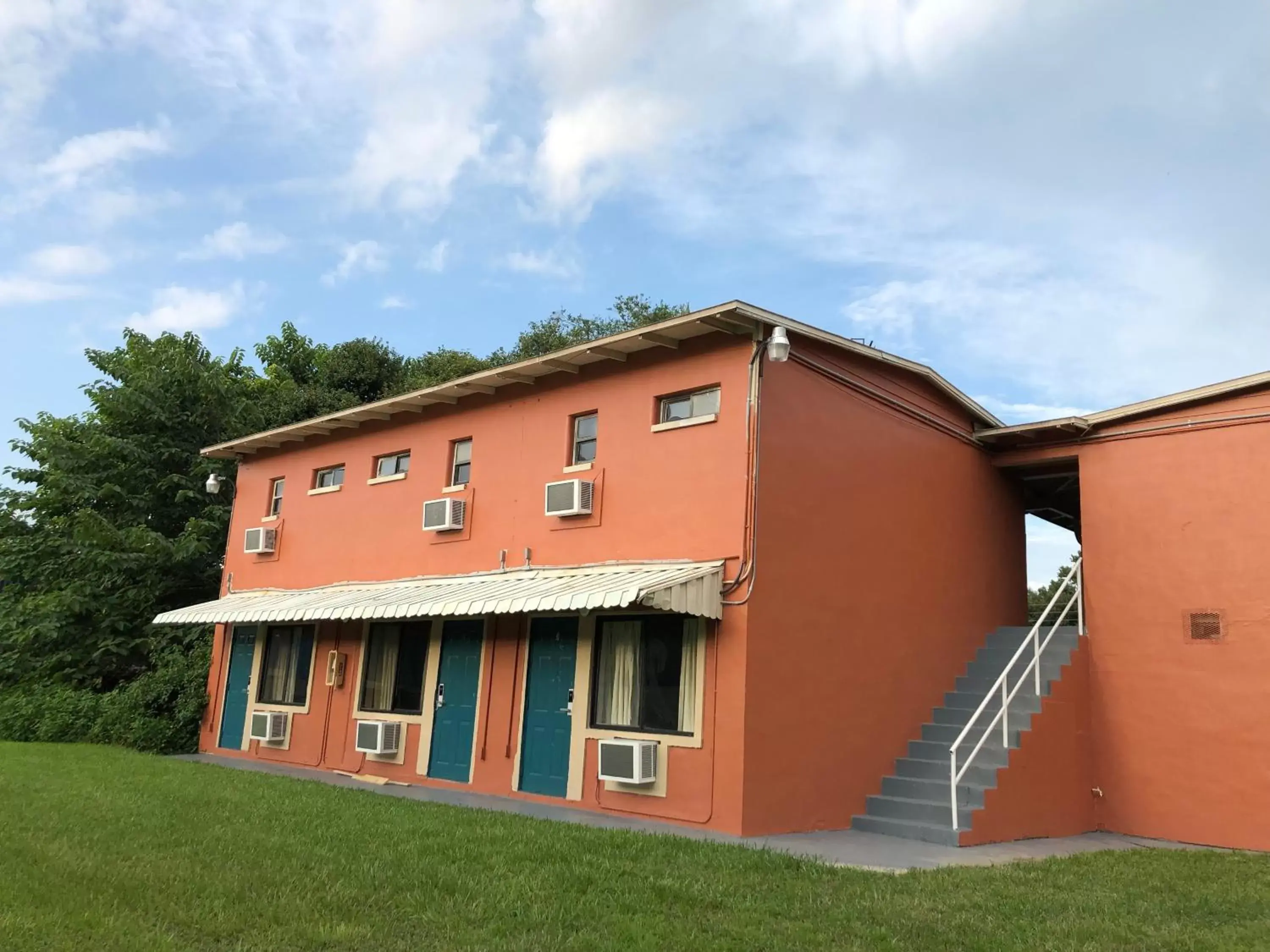 Property Building in Ocala Cove Motel