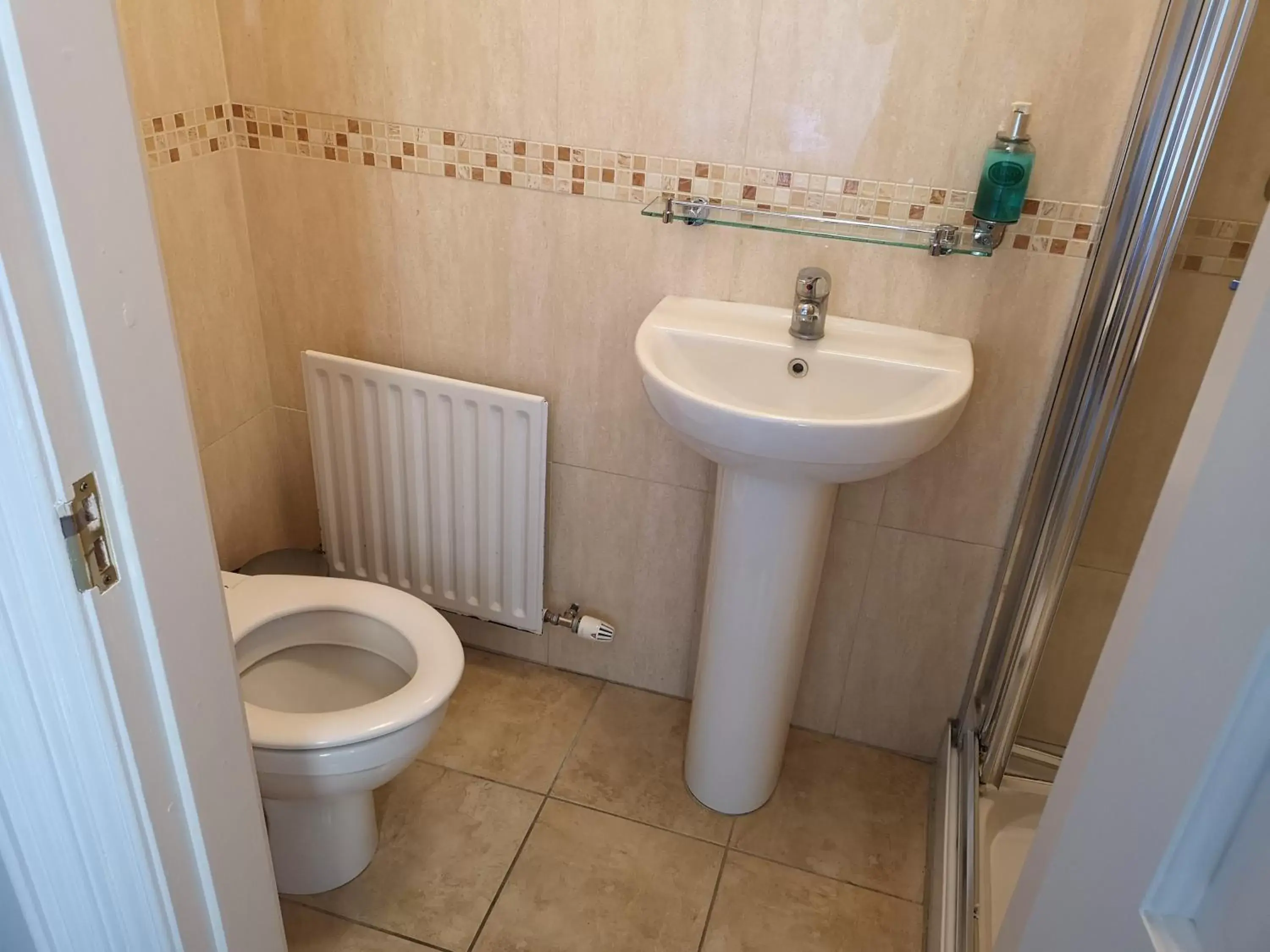 Bathroom in Glen Gat House