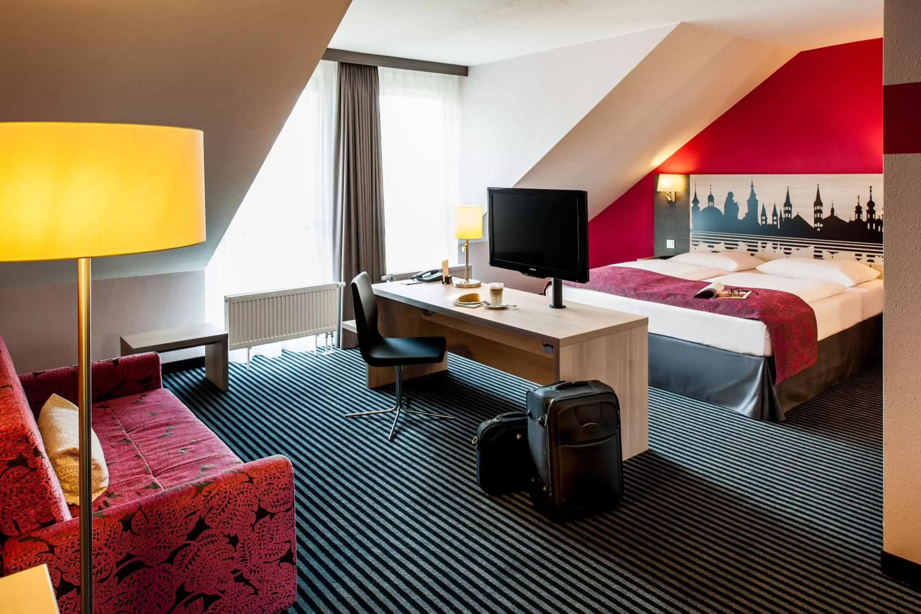 Photo of the whole room, TV/Entertainment Center in Mercure Hotel Würzburg am Mainufer