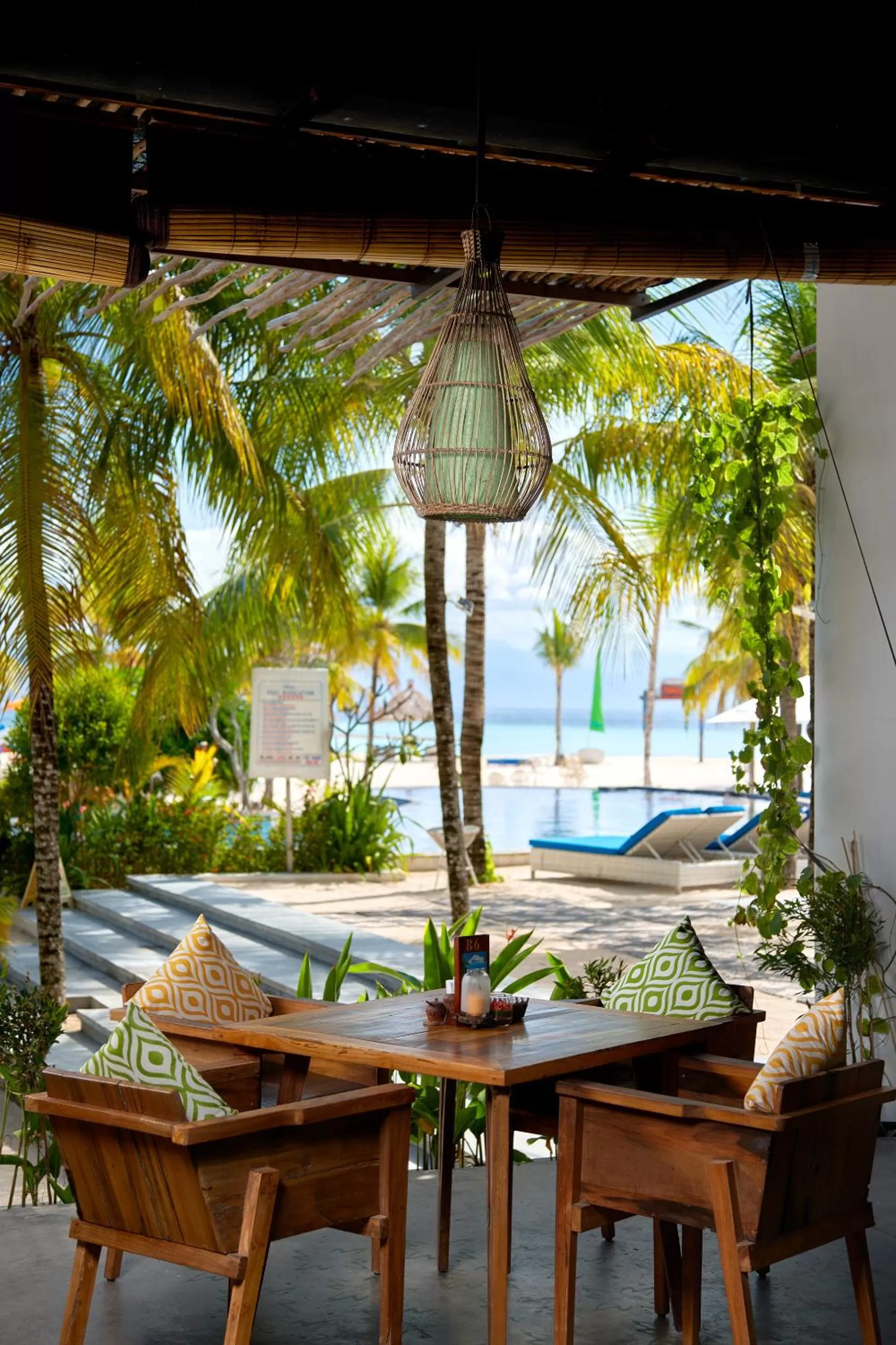 Dining area in Mahagiri Resort Nusa Lembongan