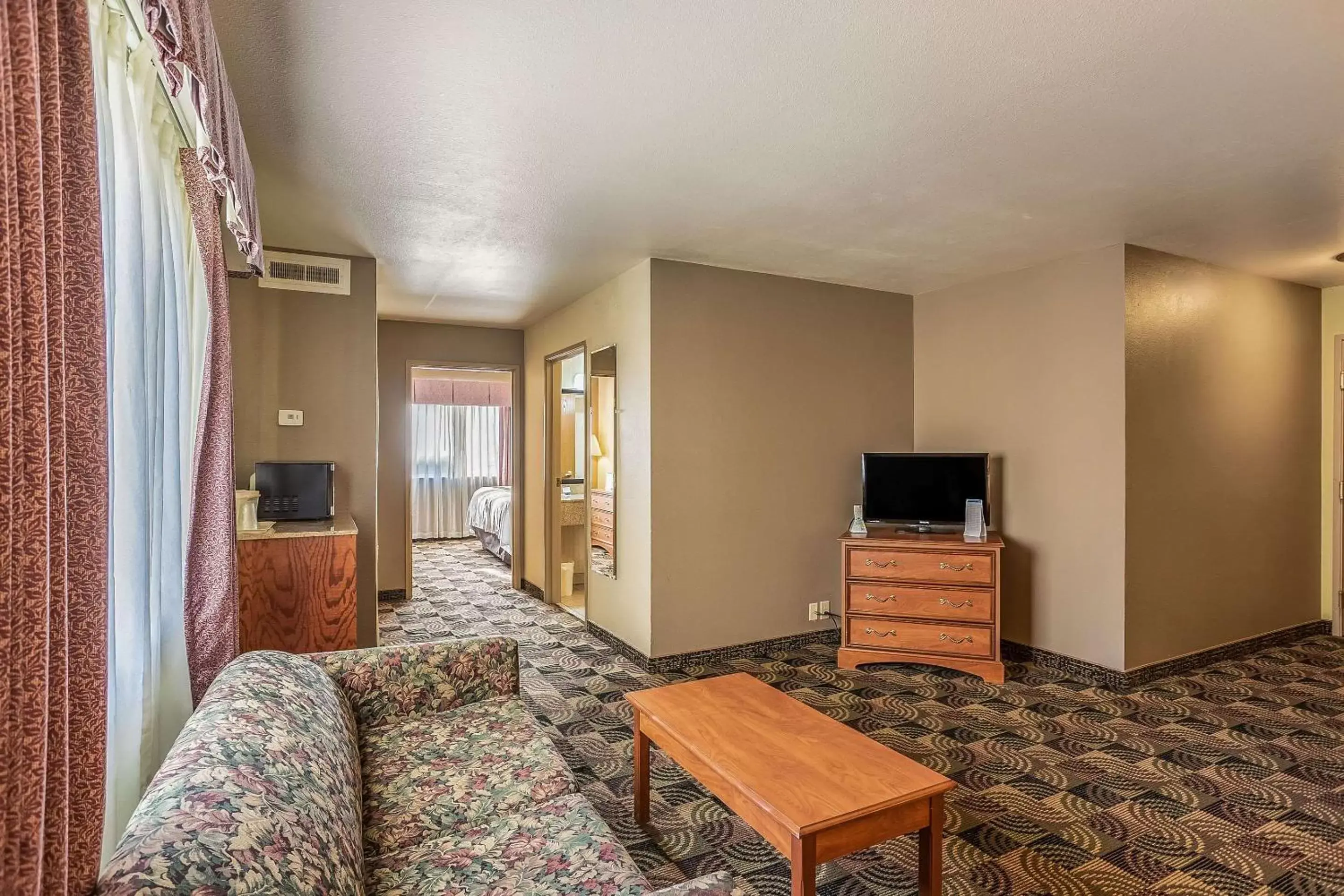 Bedroom, Seating Area in Quality Inn & Suites Hannibal