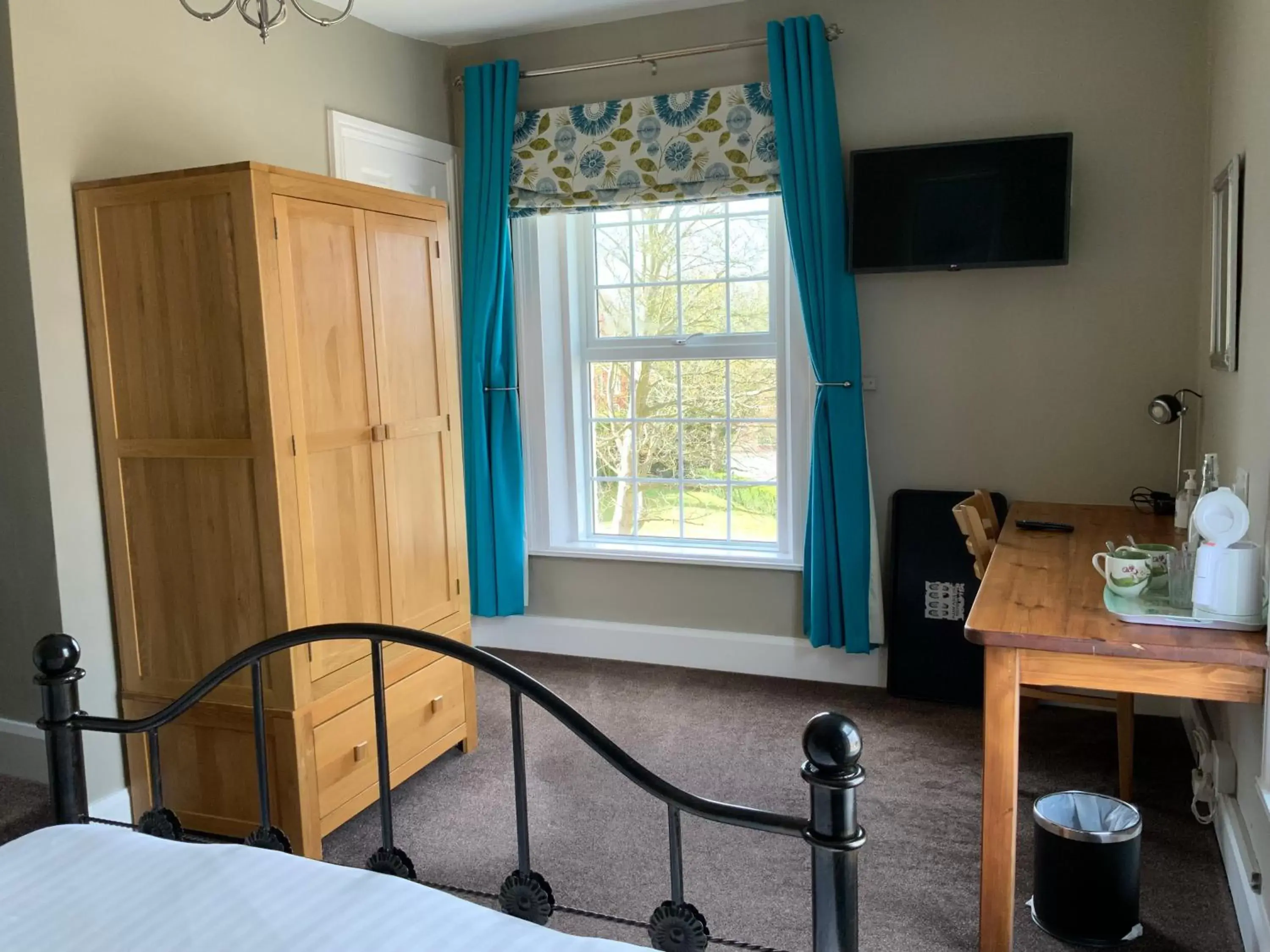 Seating area, Bed in The Red Lion Inn