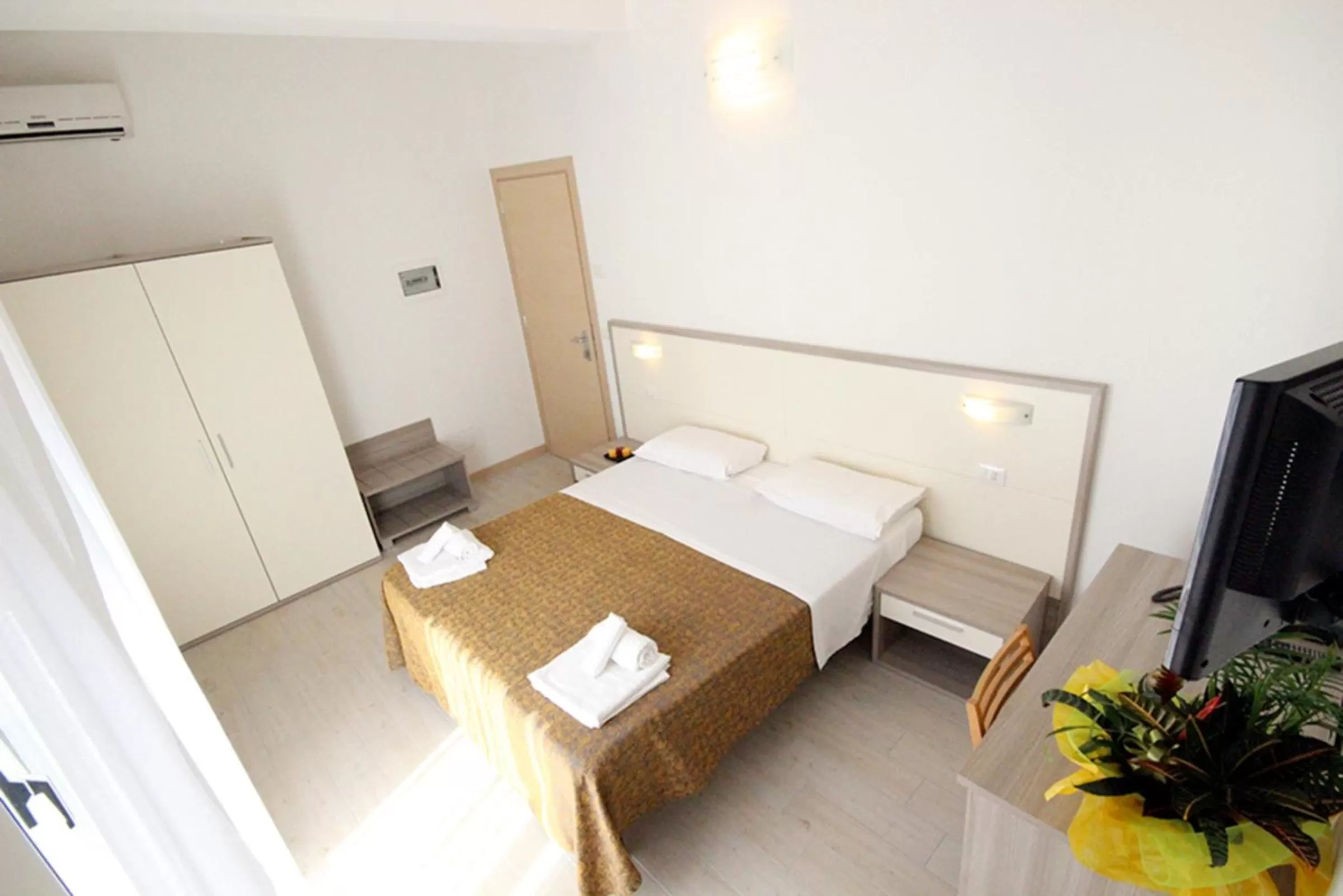 Bedroom, Bed in Hotel St Gregory Park