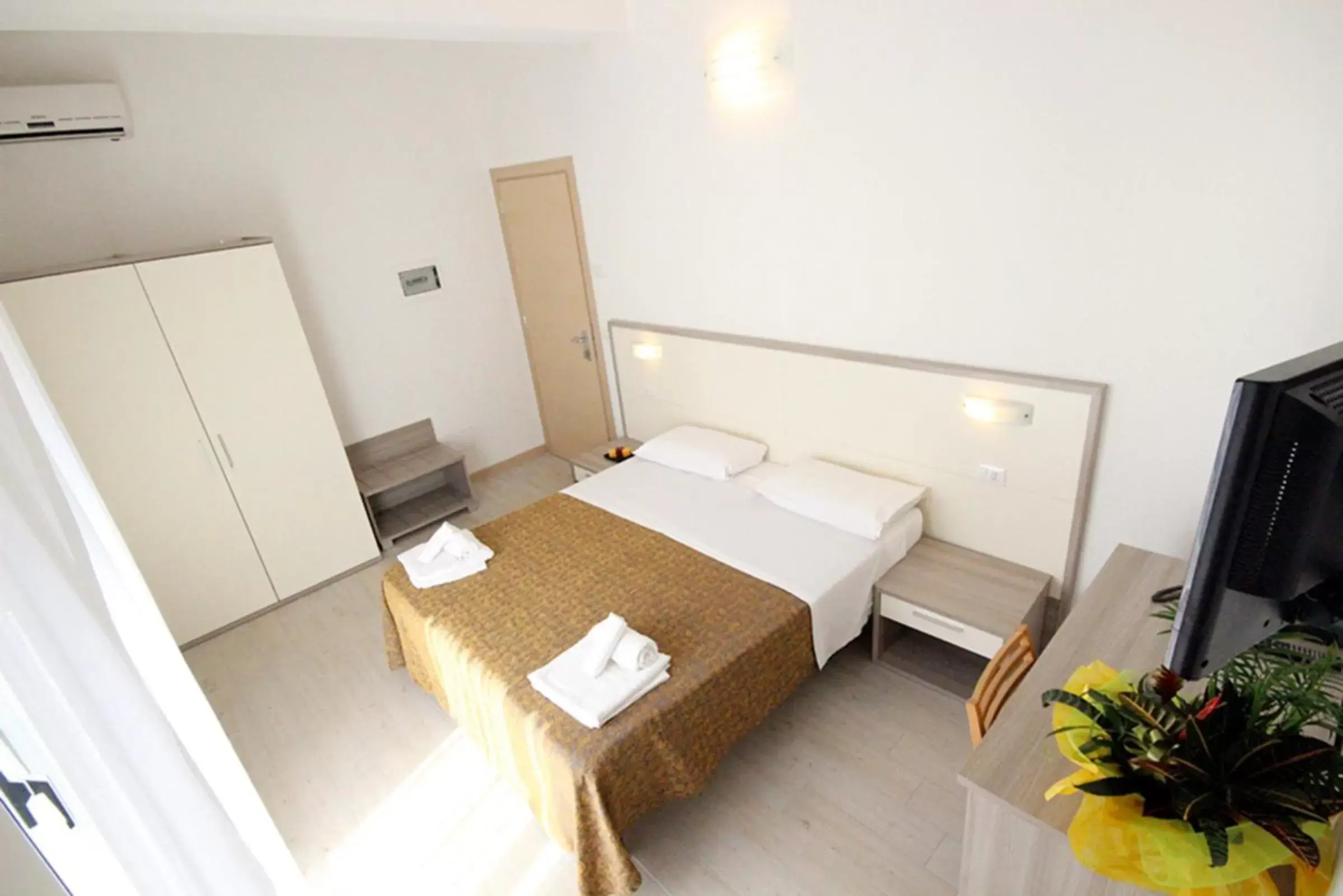 Bedroom, Bed in Hotel St Gregory Park