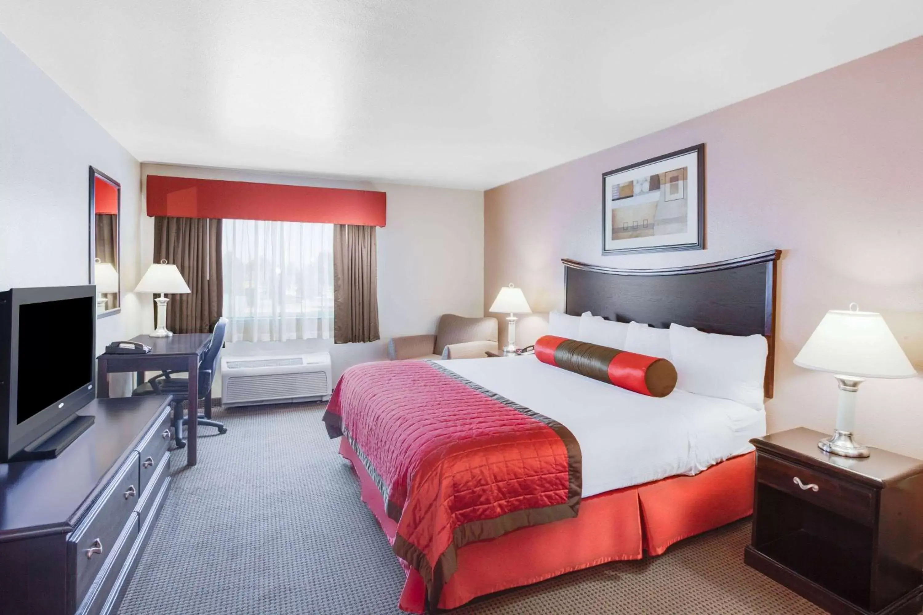 Photo of the whole room, Bed in Baymont by Wyndham Wheeler Photo of the whole room, Bed in Baymont by Wyndham Wheeler