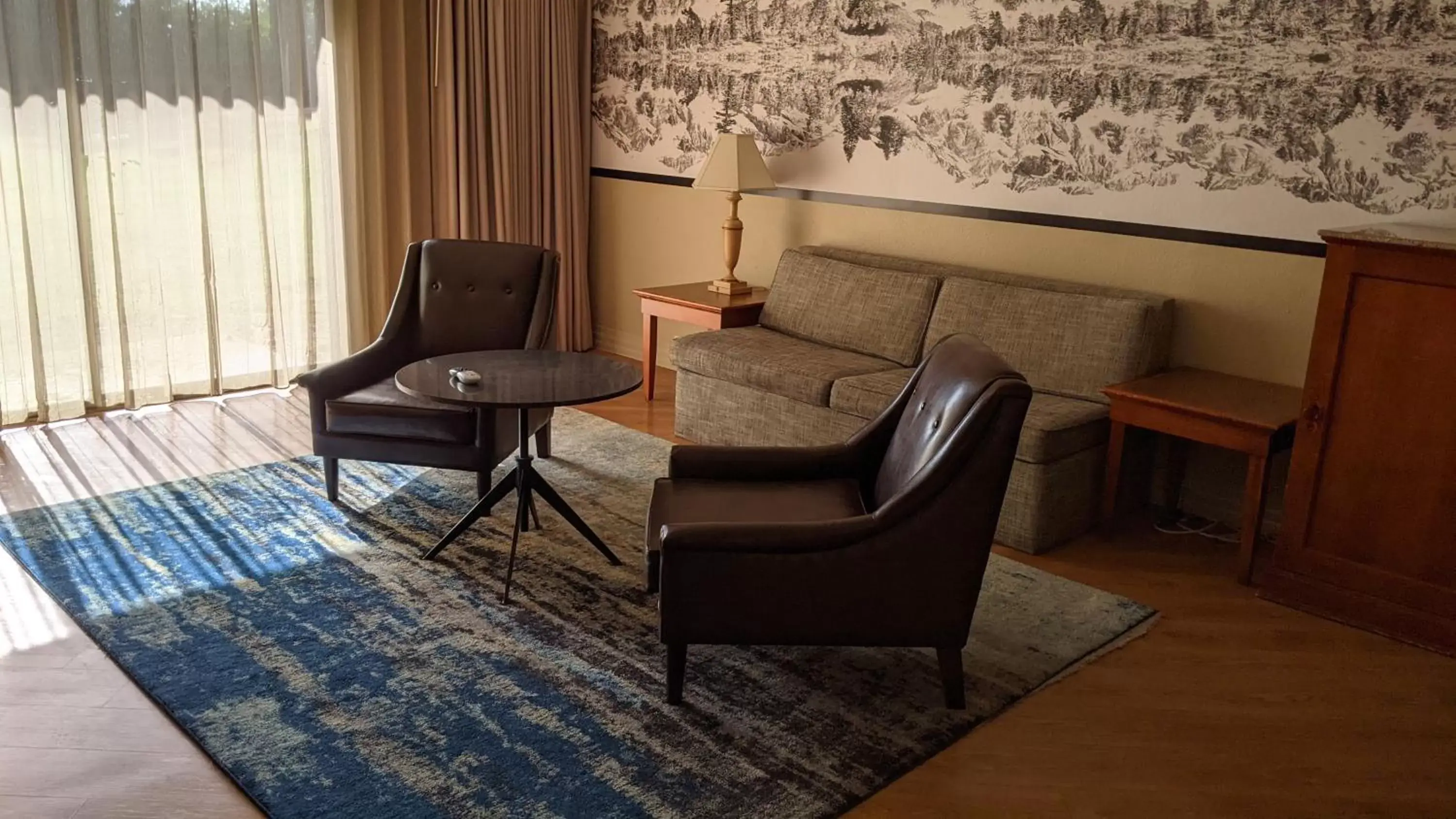 Living room, Seating Area in Olympia Hotel at Capitol Lake