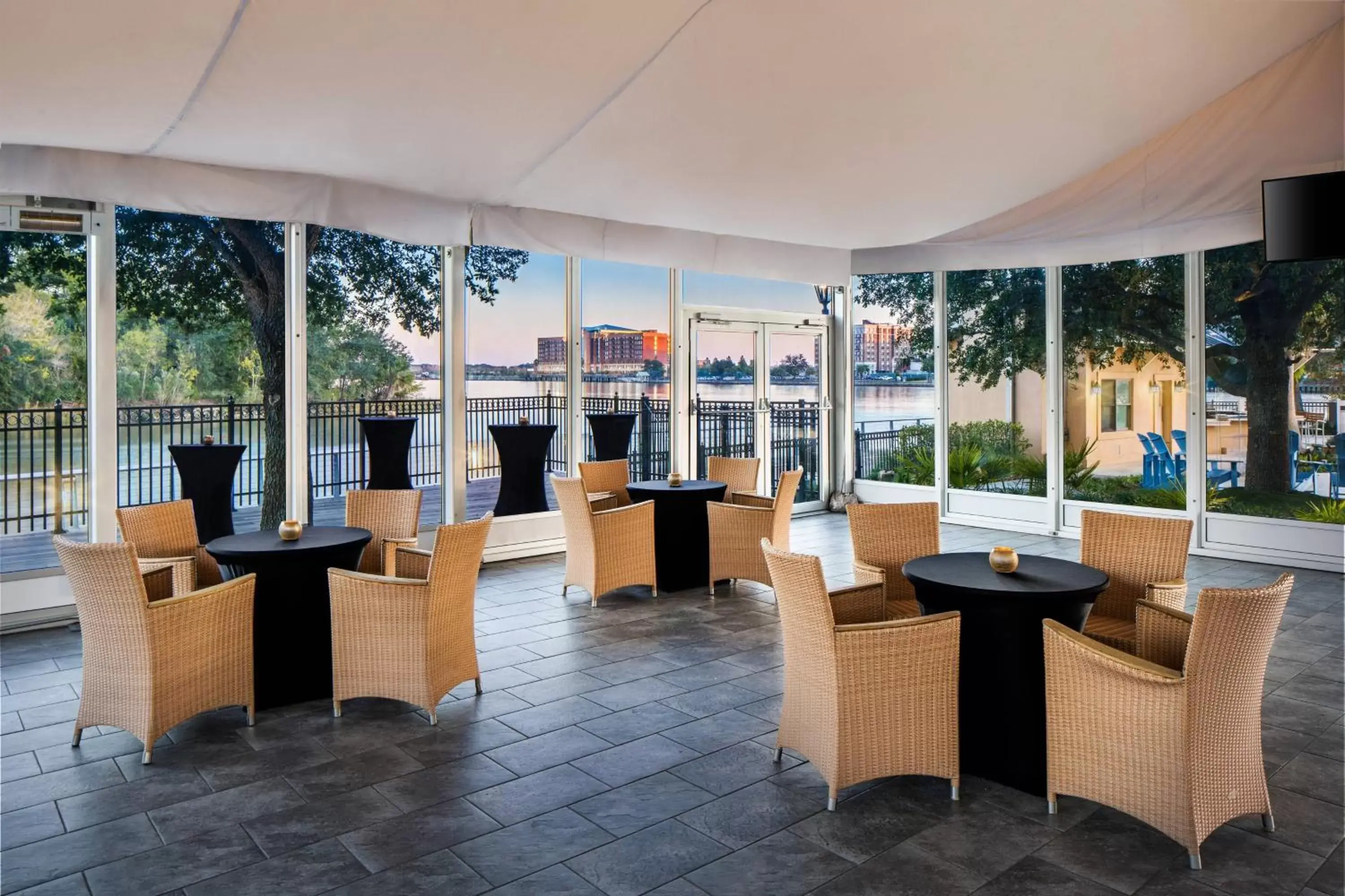 Restaurant/Places to Eat in The Westin Savannah Harbor Golf Resort & Spa