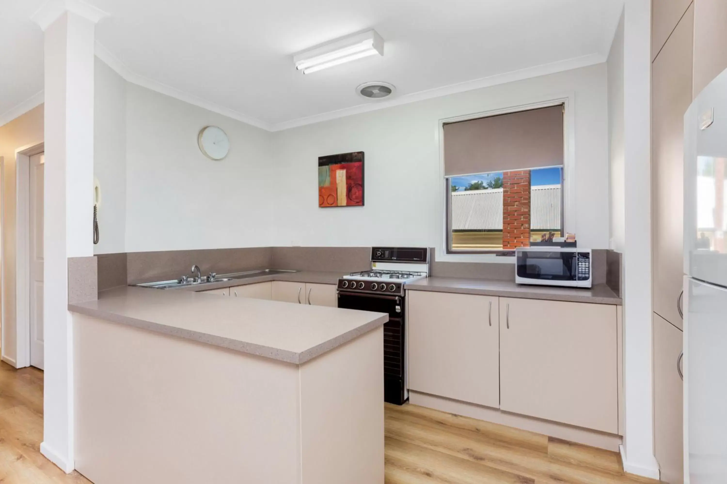 Kitchen/Kitchenette in National Hotel Complex Bendigo