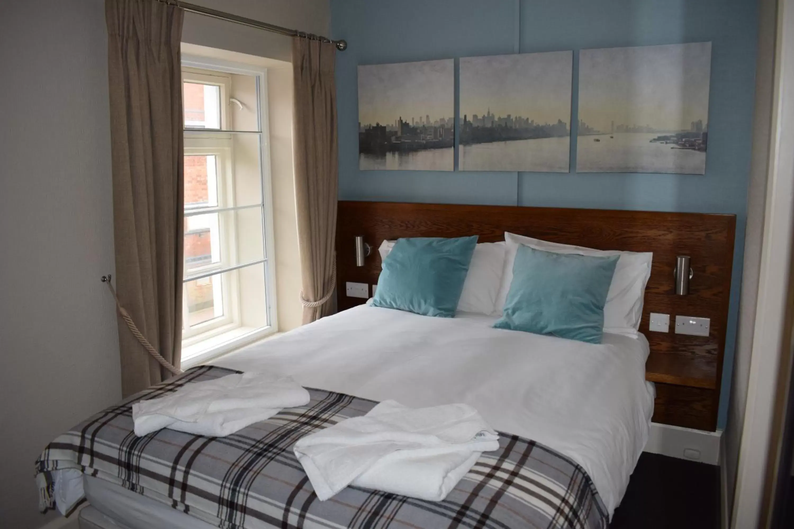 Bedroom, Bed in Woolpack Pub & Kitchen
