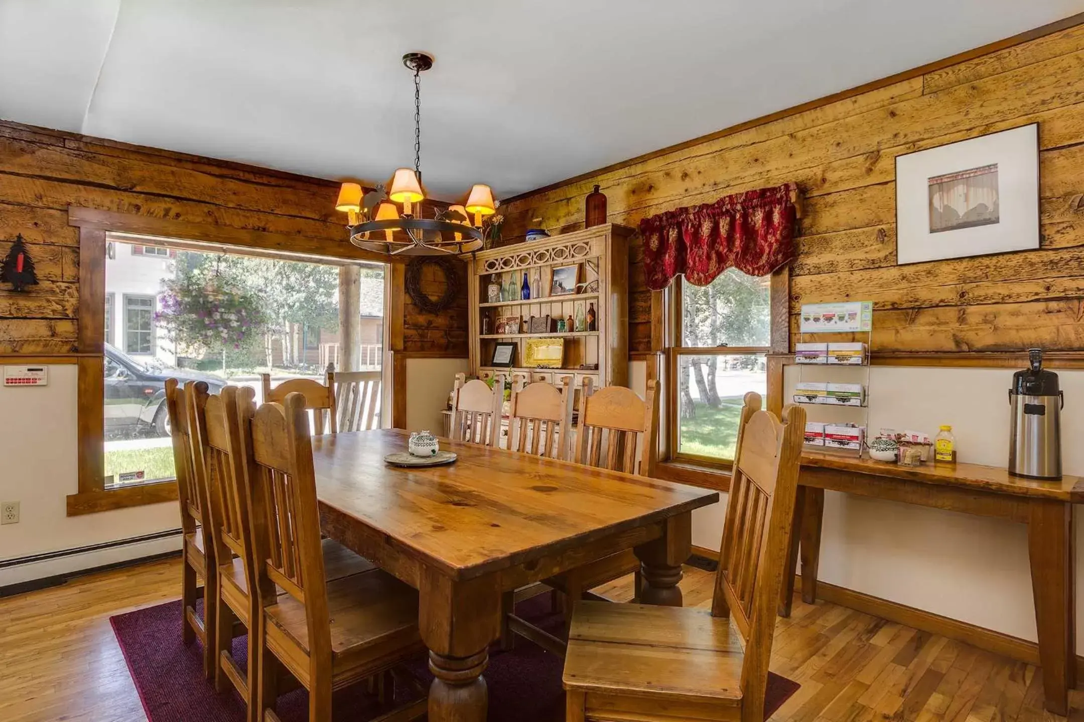 Area and facilities, Dining Area in Minturn Inn