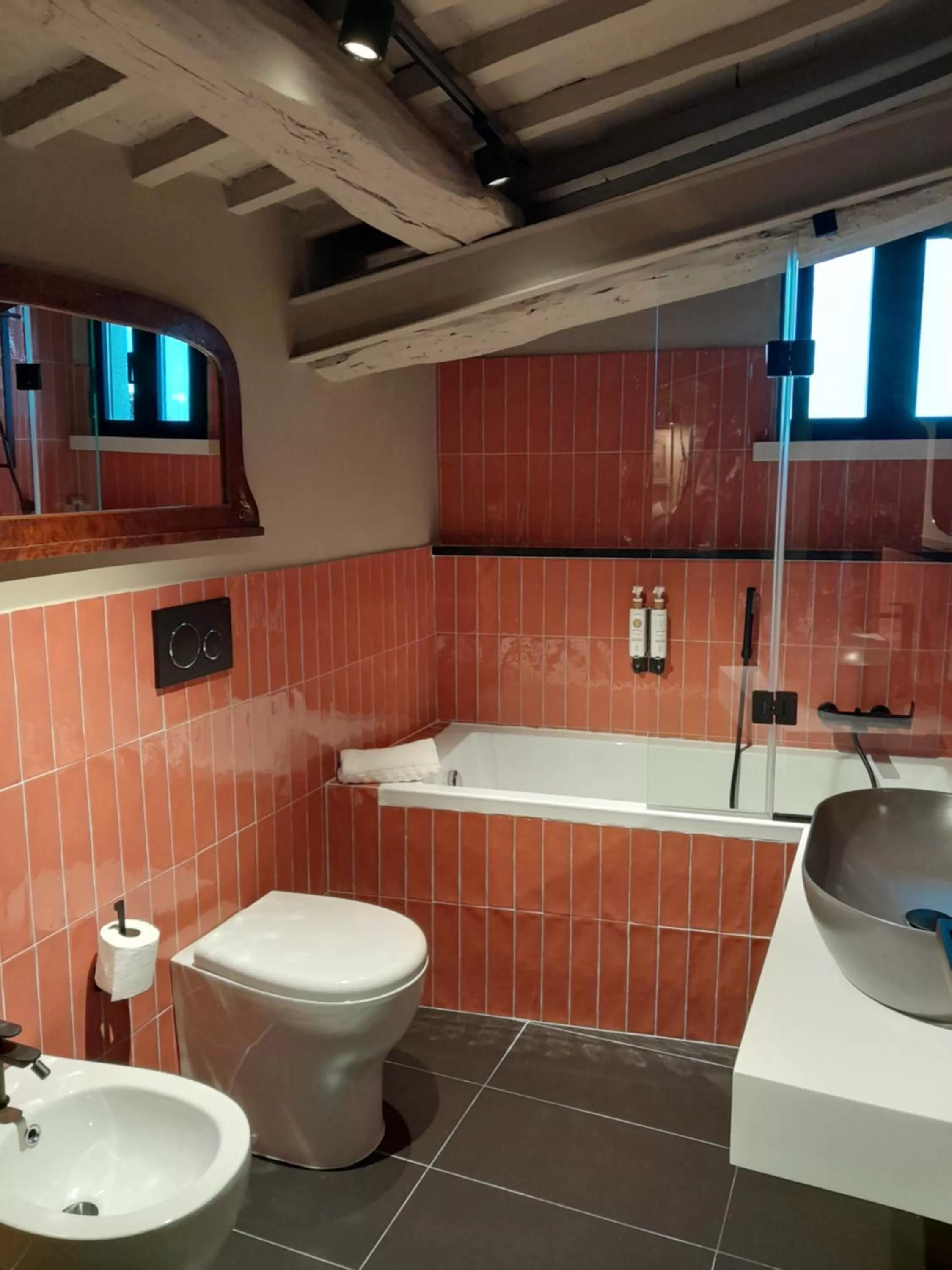 Toilet in Hotel Priori Secret Garden