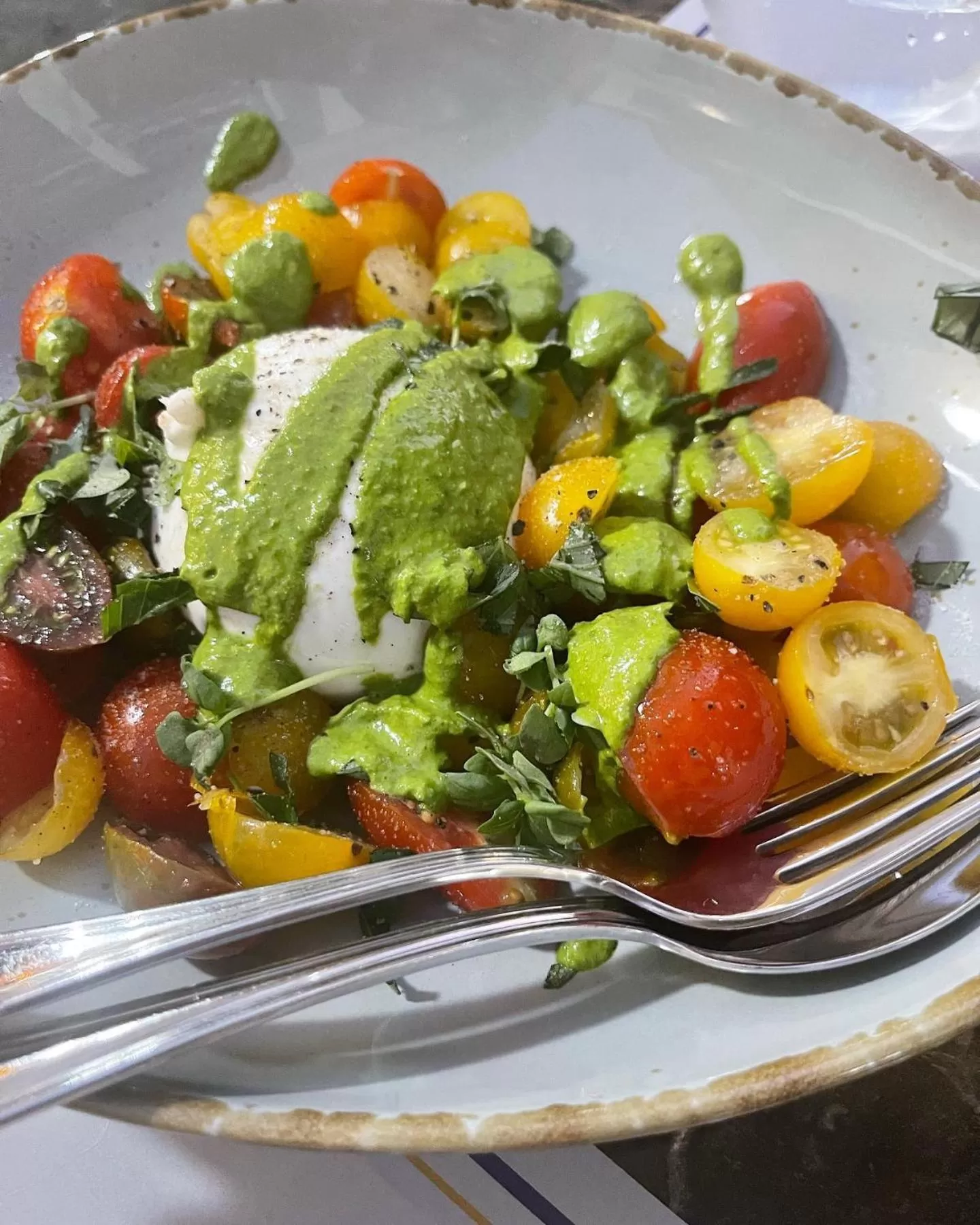 Restaurant/places to eat in Madama Residence