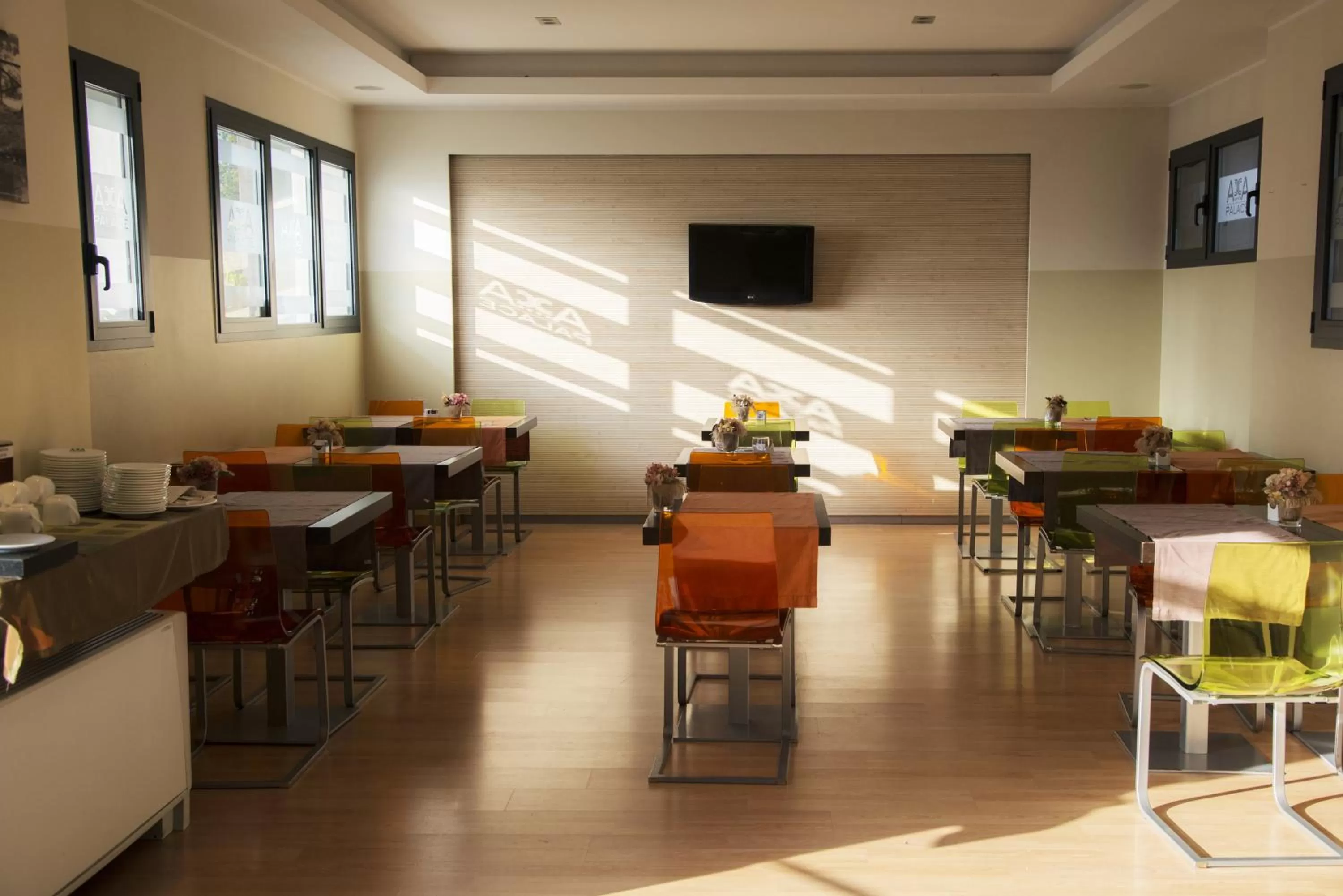 Restaurant/places to eat in Acca Palace AA Hotels