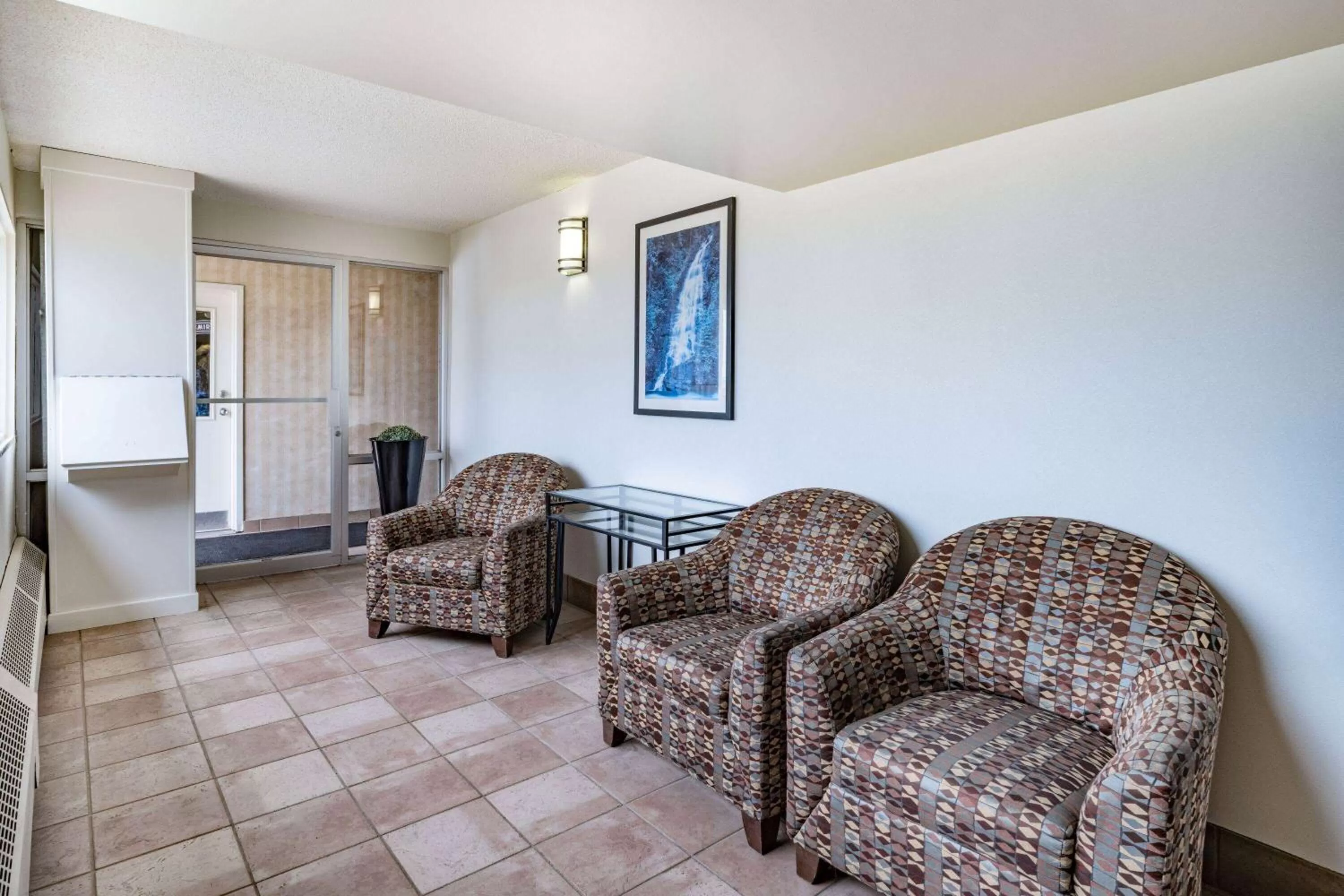 Lobby or reception in Travelodge by Wyndham Fort St John