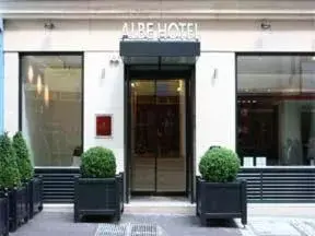Facade/Entrance in Hôtel Albe Saint Michel