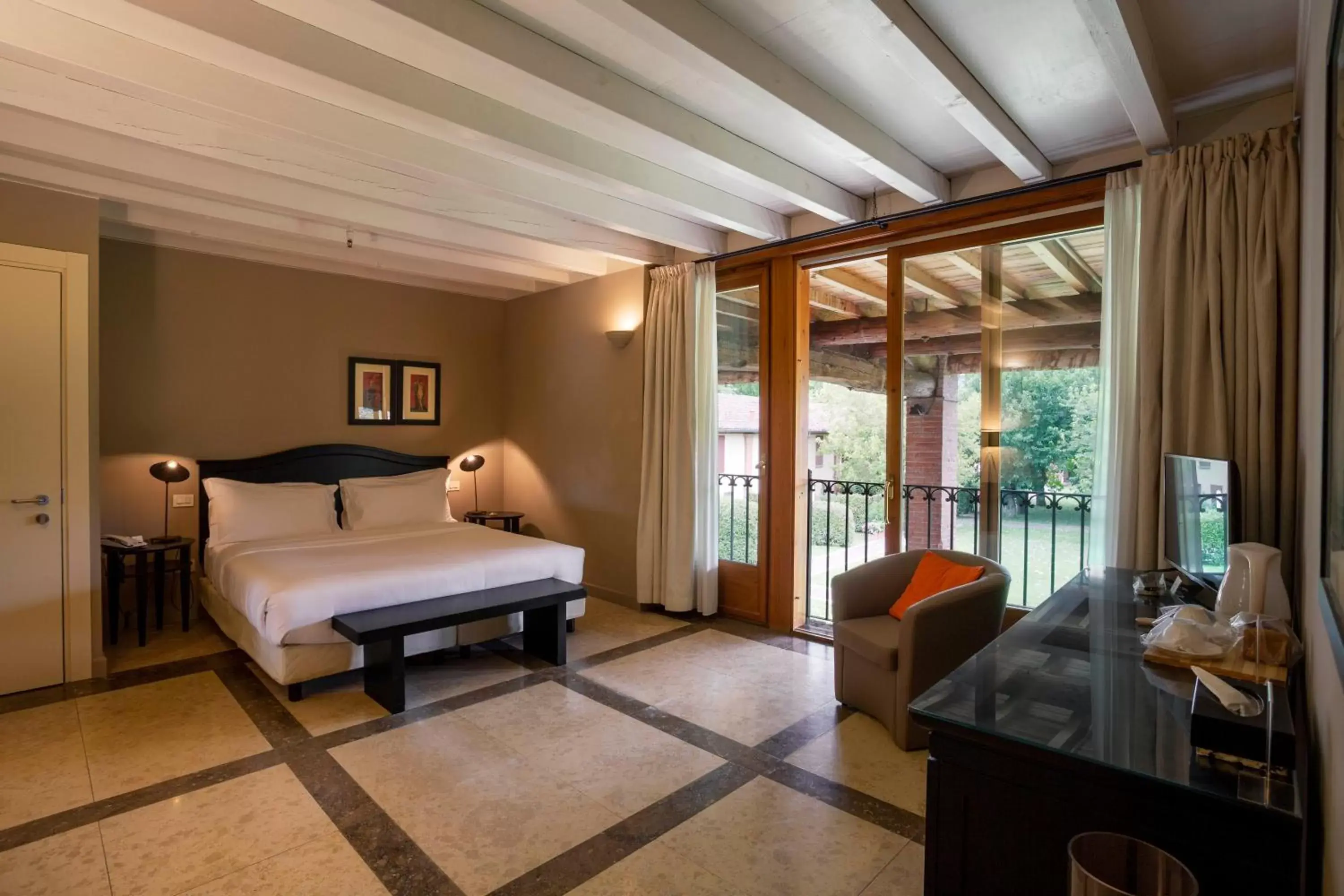 Photo of the whole room, Bed in Santellone Resort