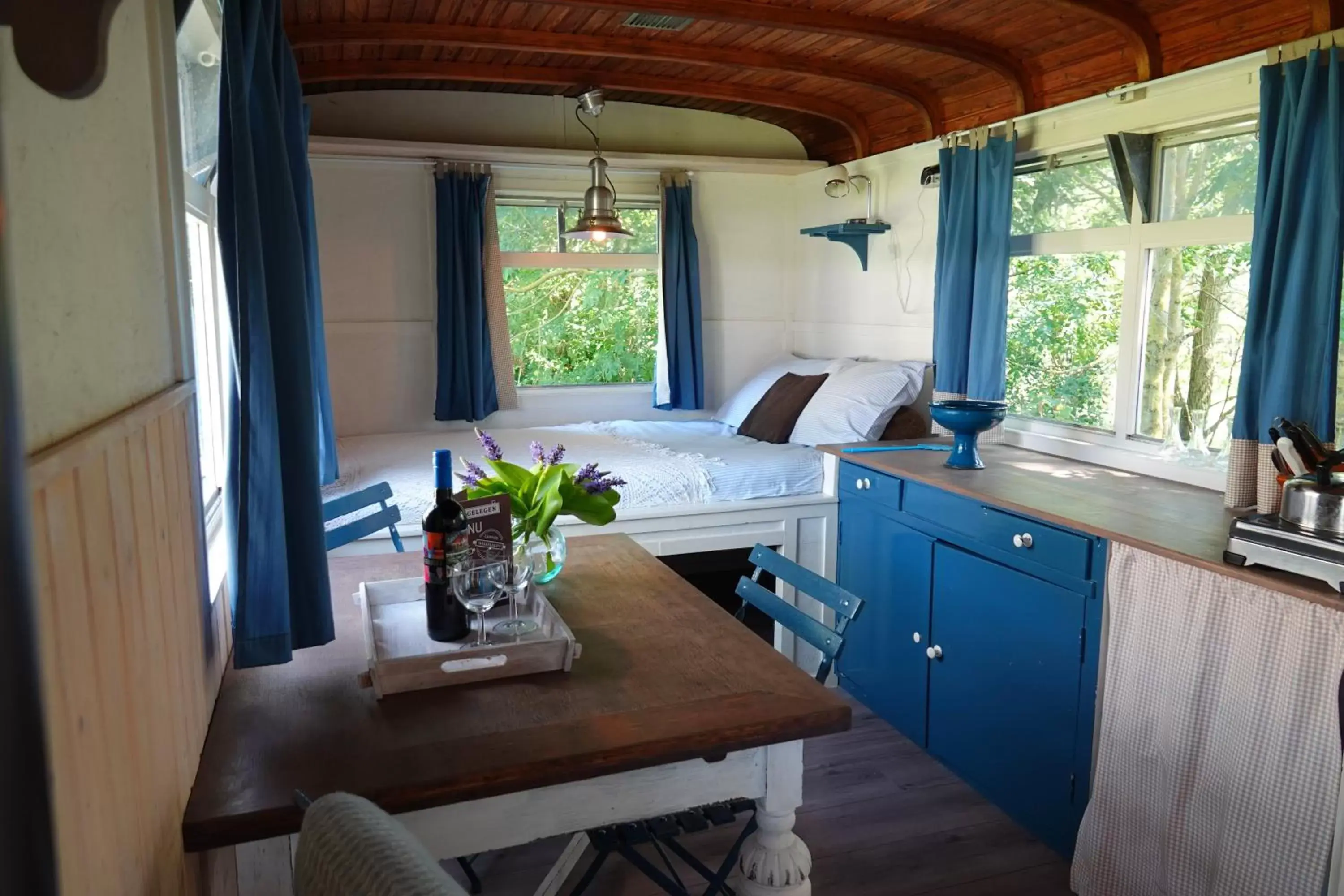 Bed, Kitchen/Kitchenette in B&B Welgelegen