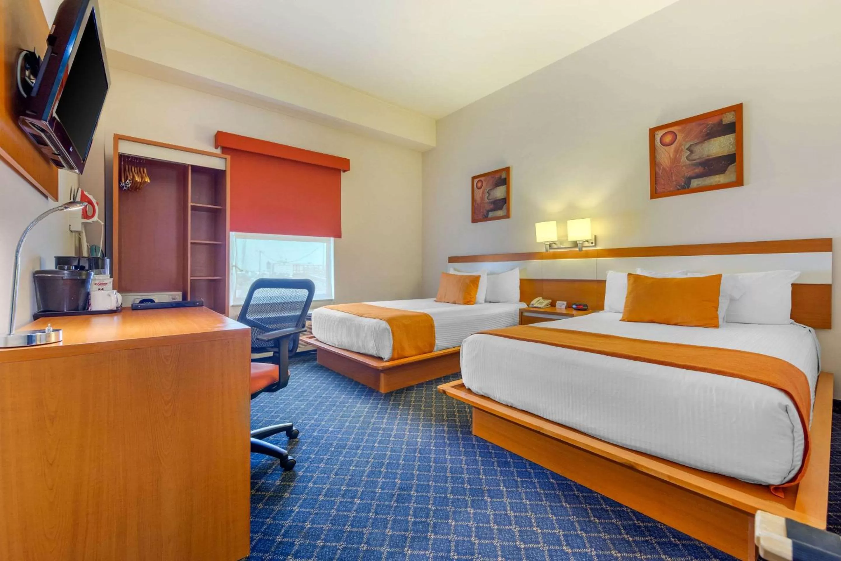 Photo of the whole room, Bed in Greenwood Hotel Torreón