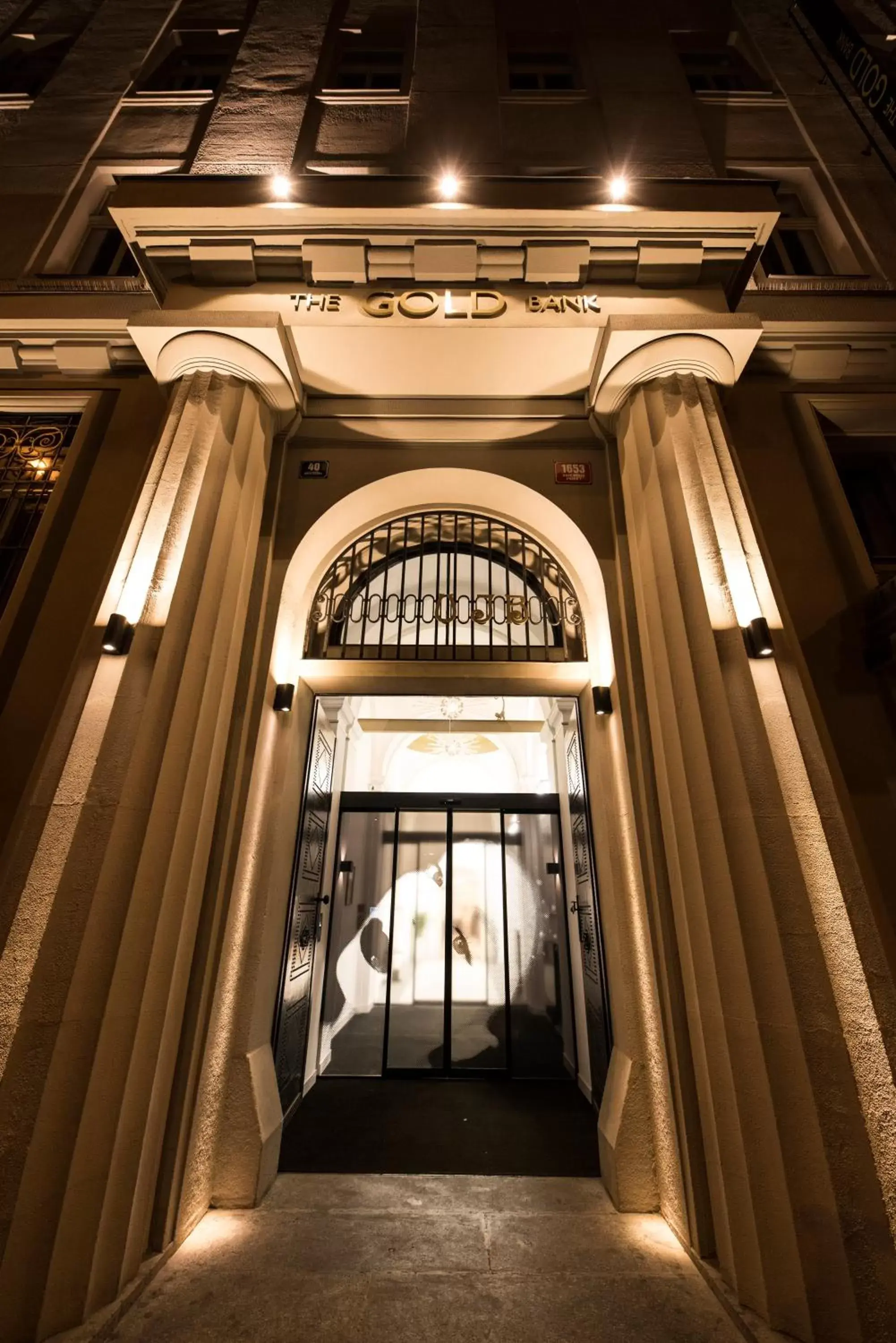 Property building in The Gold Bank Property building in The Gold Bank