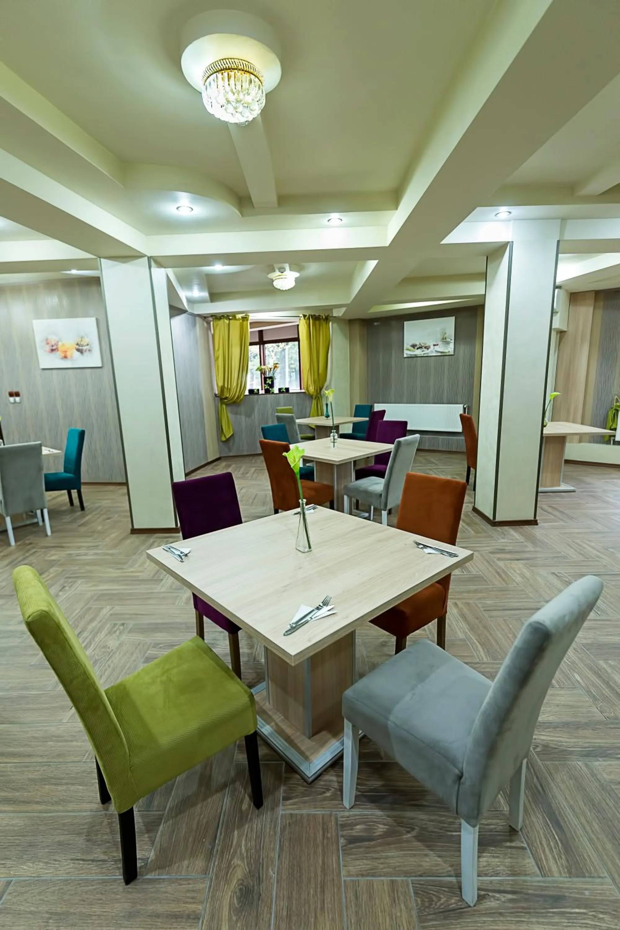 Restaurant/places to eat in Prestige Boutique Hotel Craiova