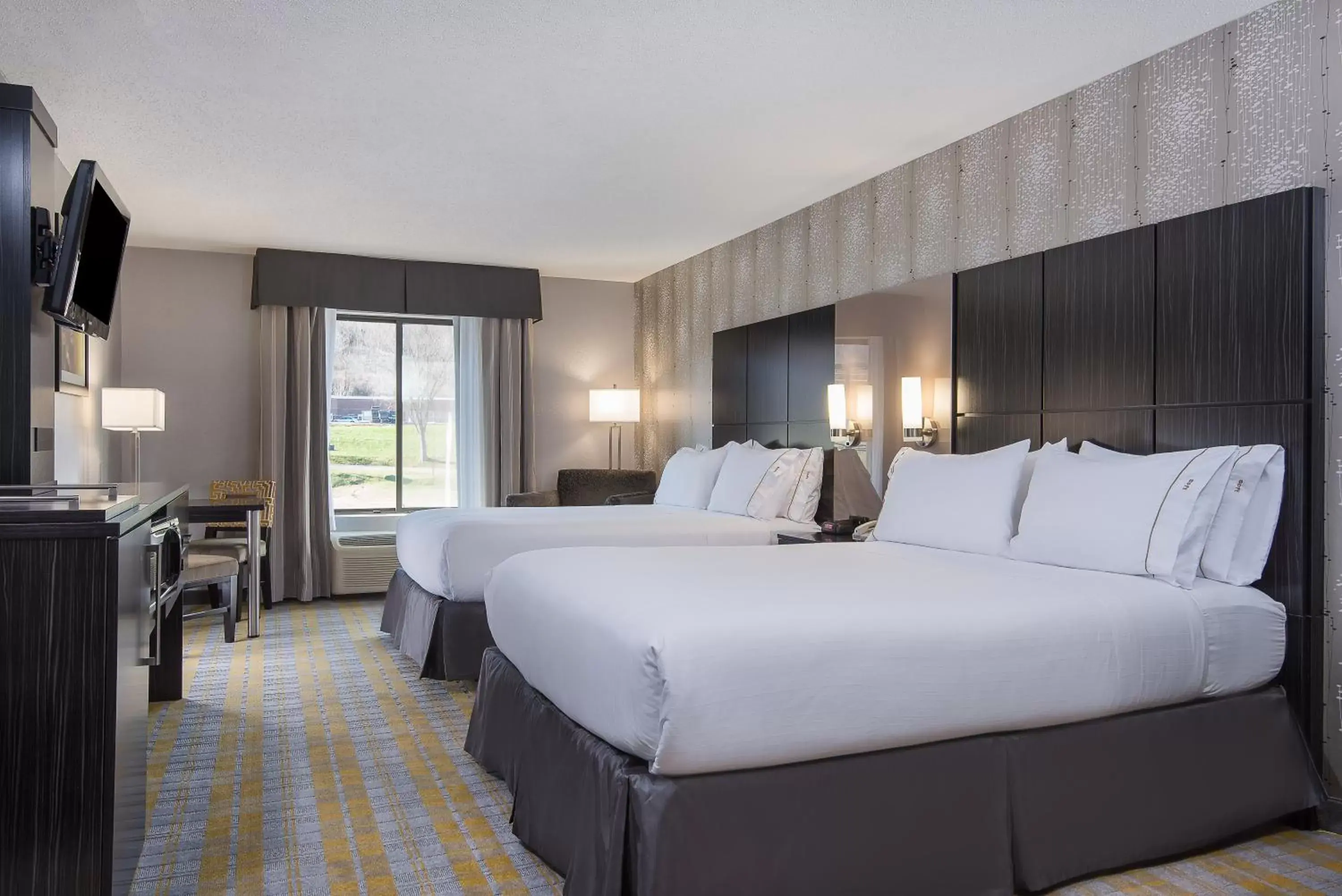 Standard Queen Room with Two Queen Beds and Mobility Accessible Tub in Holiday Inn Express & Suites Cooperstown, an IHG Hotel Standard Queen Room with Two Queen Beds and Mobility Accessible Tub in Holiday Inn Express & Suites Cooperstown, an IHG Hotel