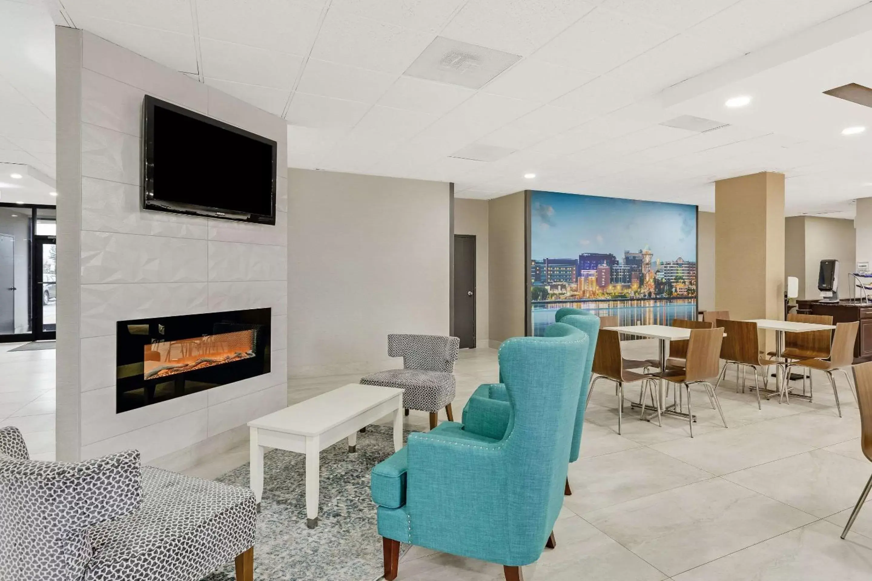Lobby or reception, Seating Area in Clarion Pointe by Choice Hotel