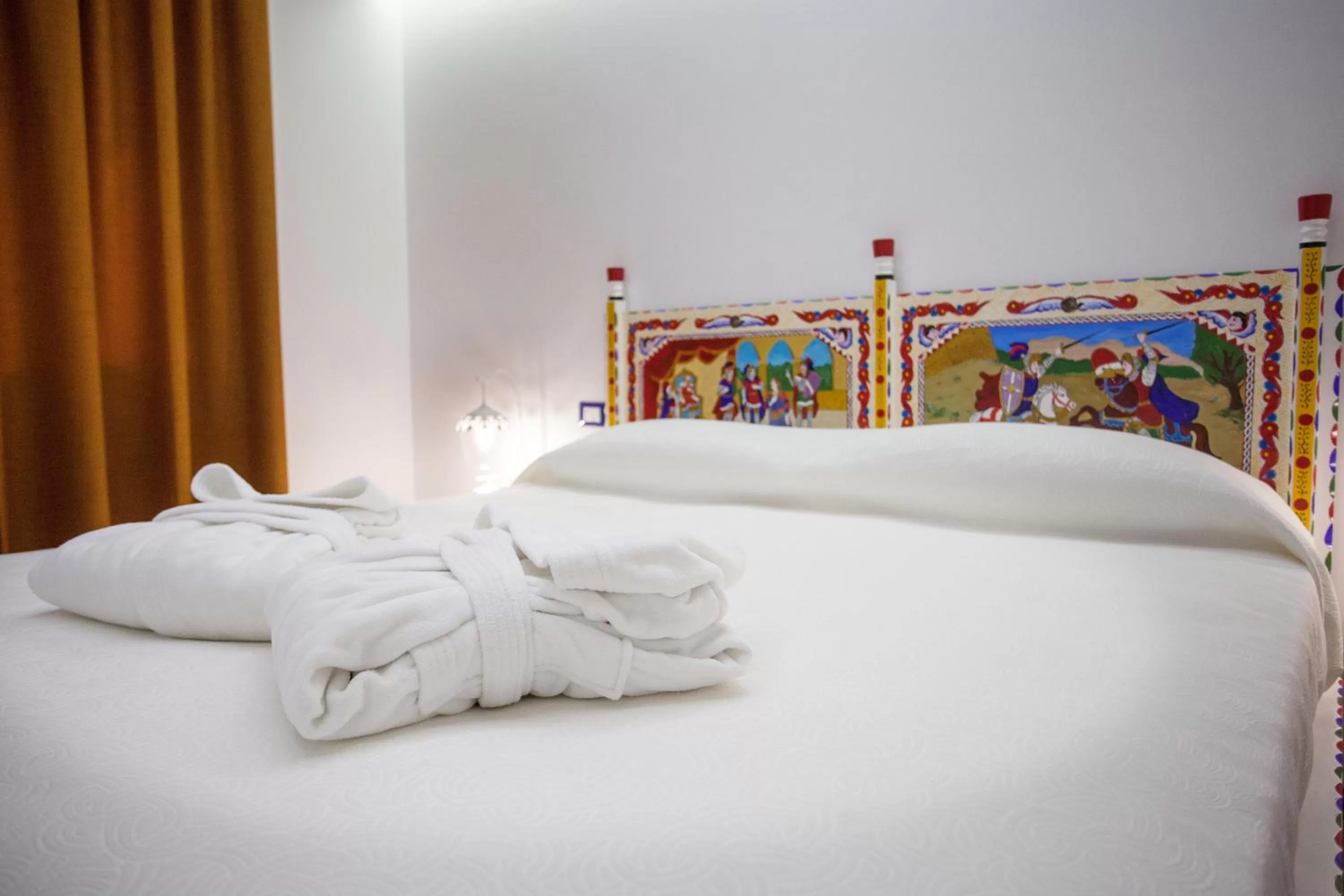 Bedroom, Bed in Tra Le Braccia di Morfeo