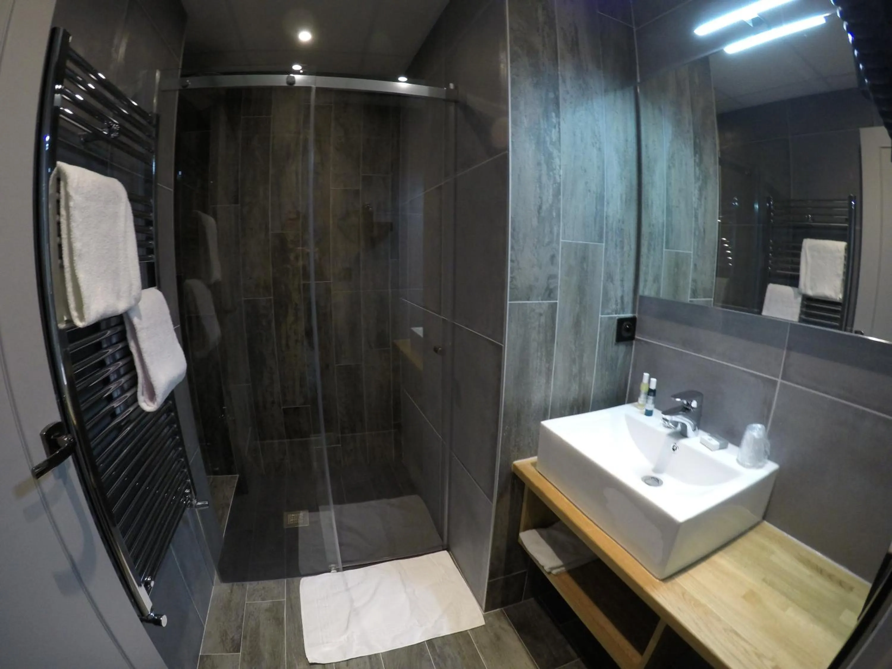 Bathroom in Hôtel Les Brises