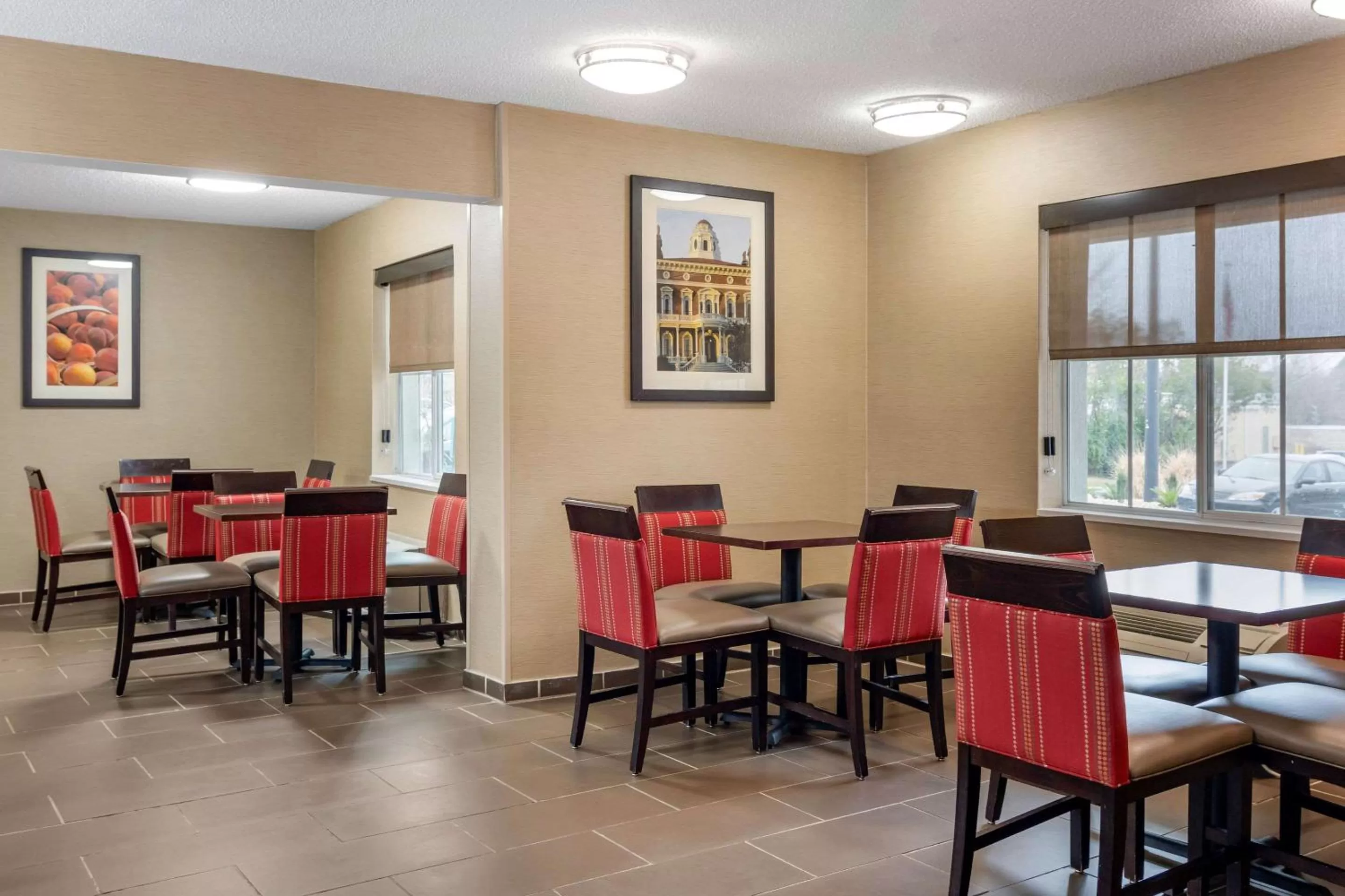 Breakfast in Comfort Inn & Suites Macon North I-75