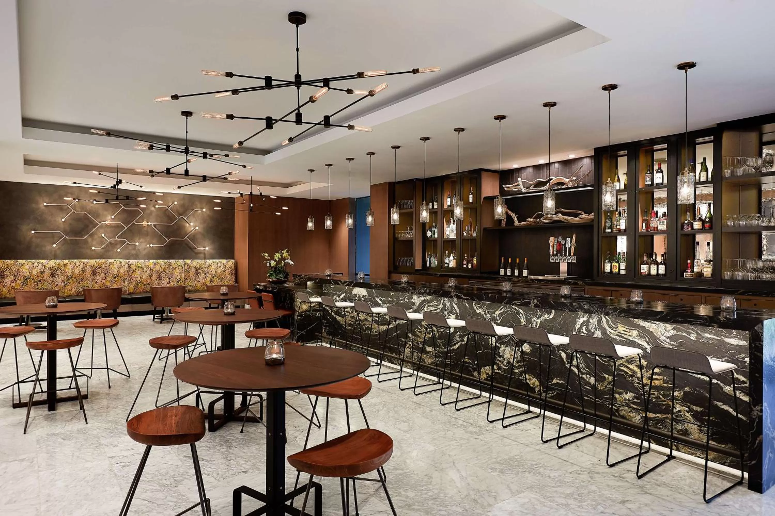 Lounge or bar in Hyatt Regency Newport Beach West